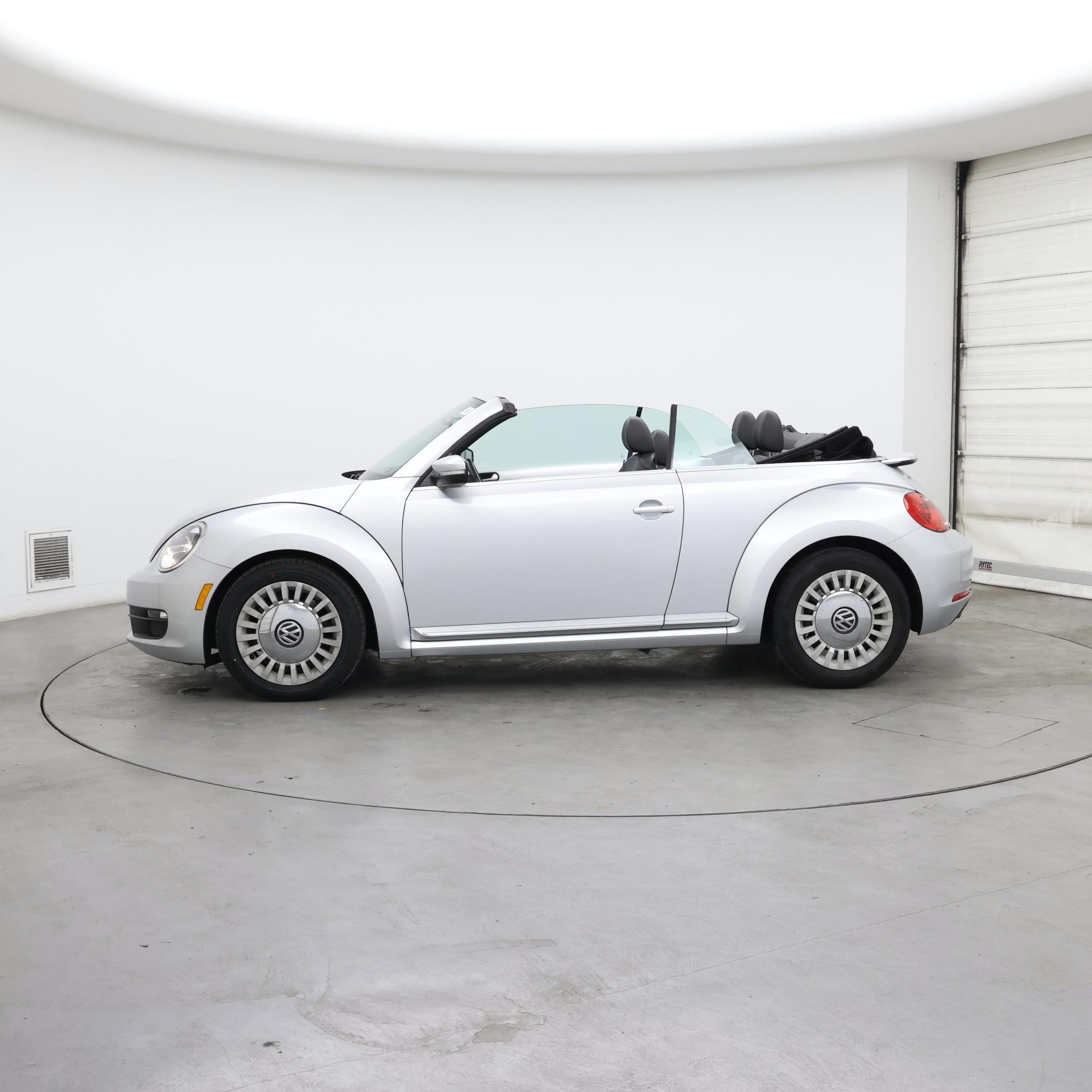 Thumbnail: 2015 Volkswagen Beetle - 3