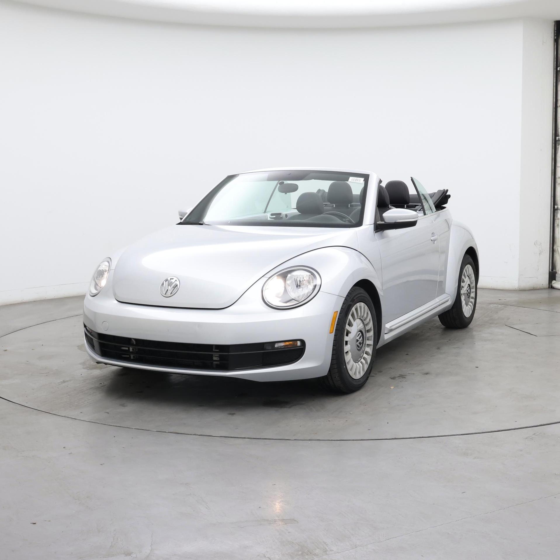 Thumbnail: 2015 Volkswagen Beetle - 4