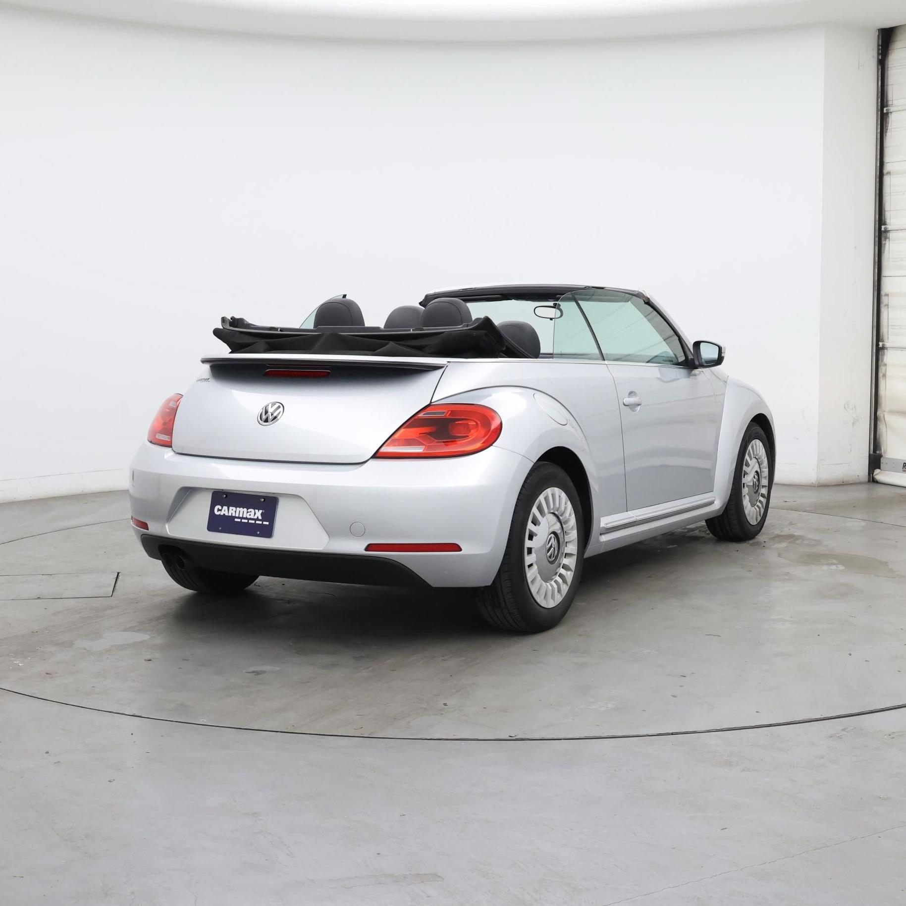 Thumbnail: 2015 Volkswagen Beetle - 8
