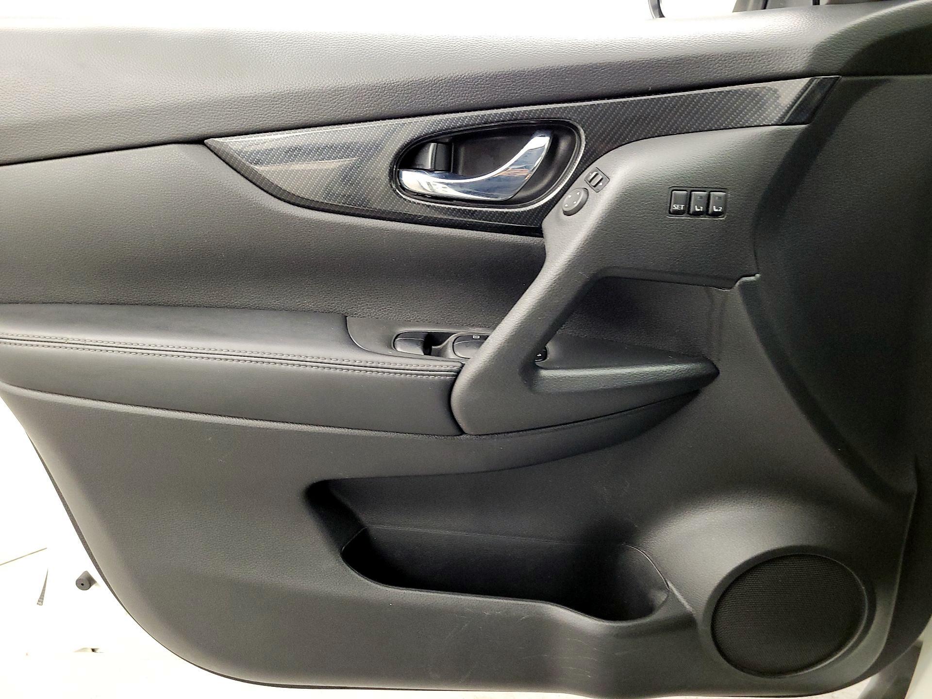 Thumbnail: 2018 Nissan Rogue - 12