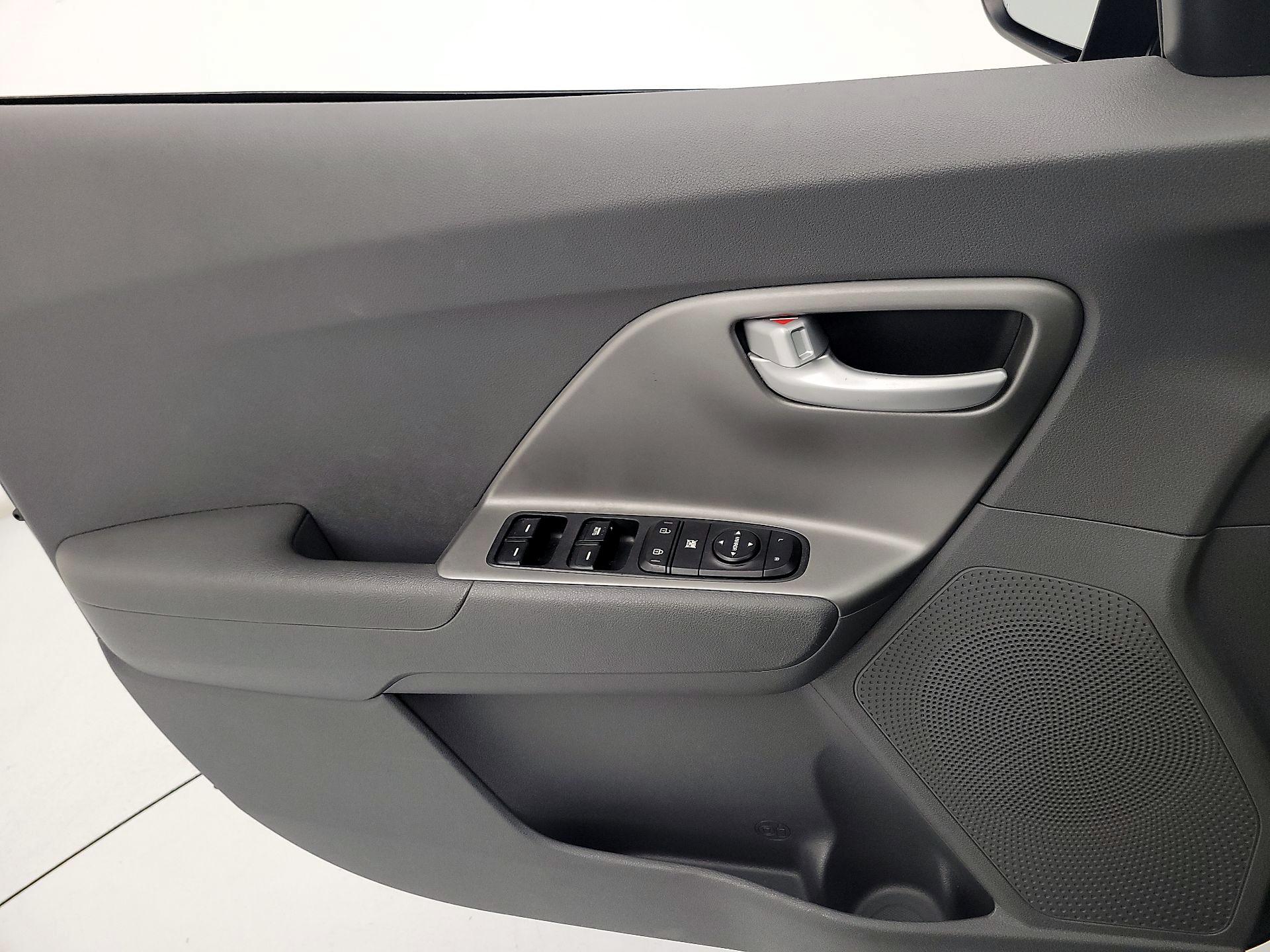 Thumbnail: 2018 Kia Niro - 12