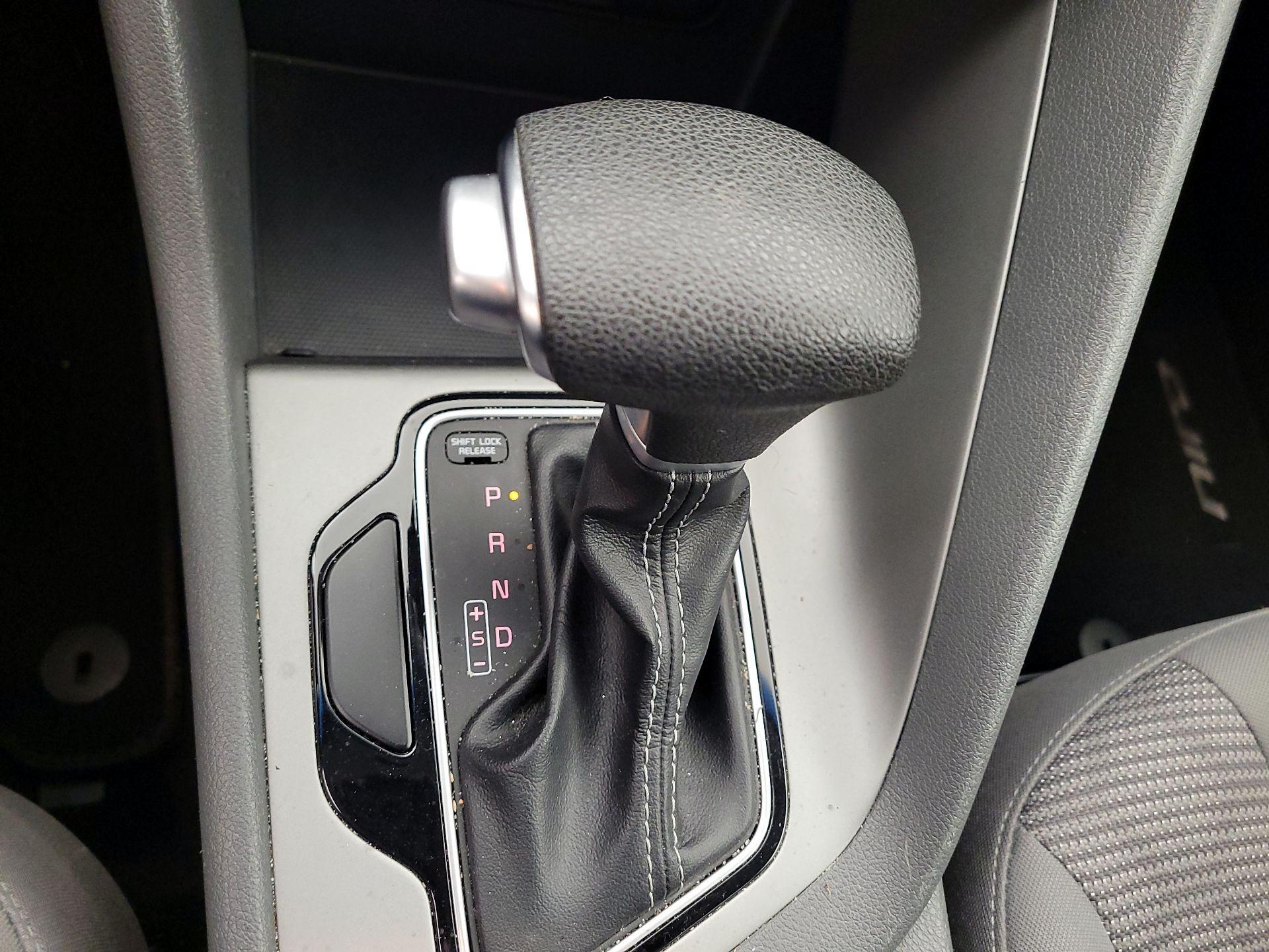 Thumbnail: 2018 Kia Niro - 15