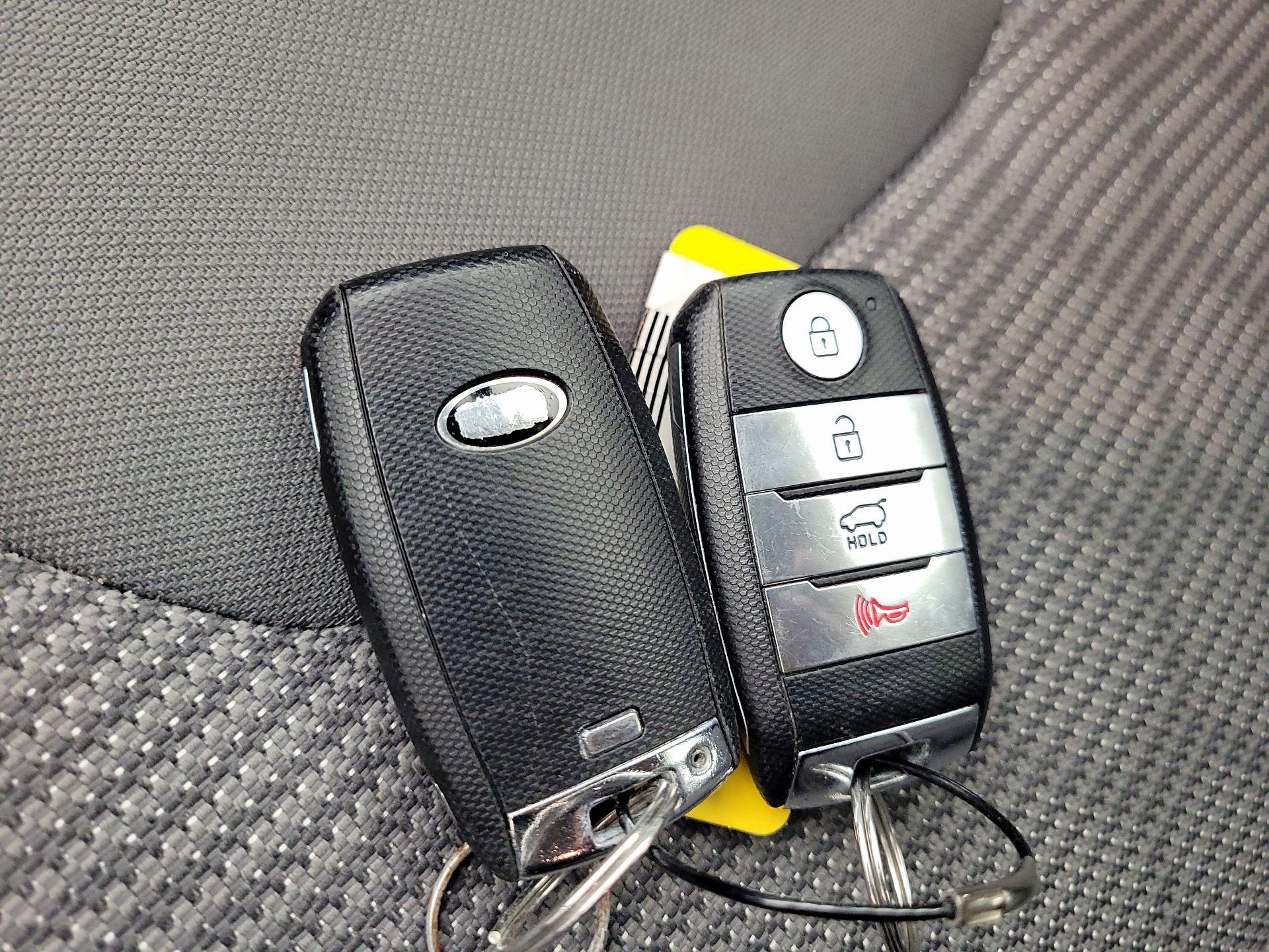 Thumbnail: 2018 Kia Niro - 18