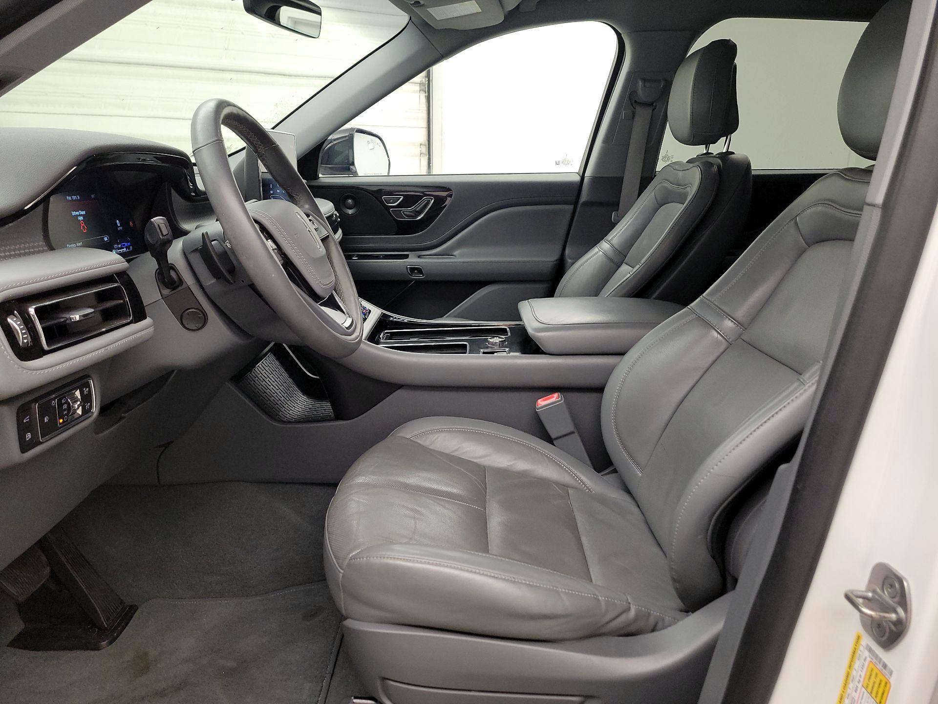 Thumbnail: 2020 Lincoln Aviator - 11