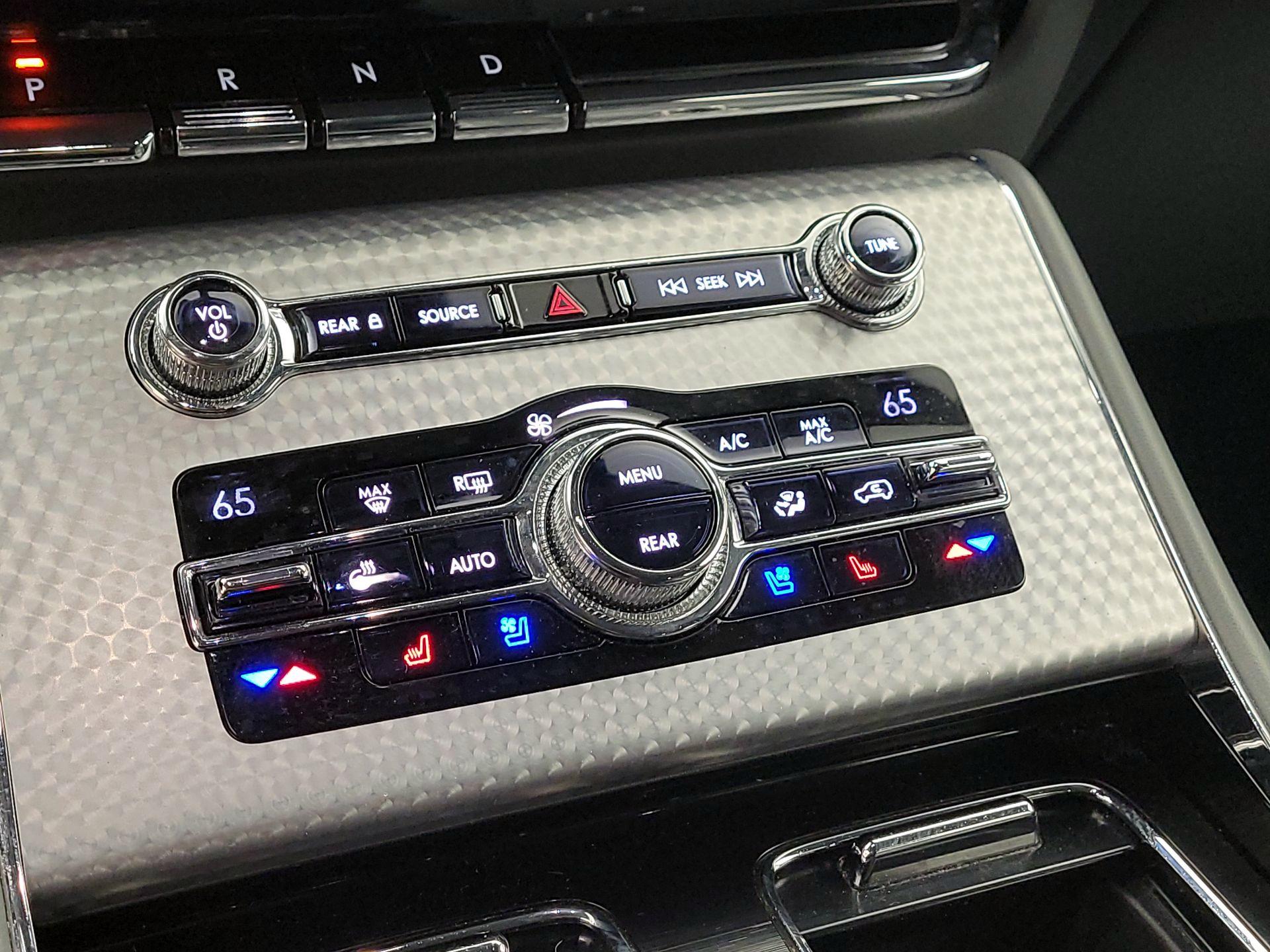 Thumbnail: 2020 Lincoln Aviator - 16