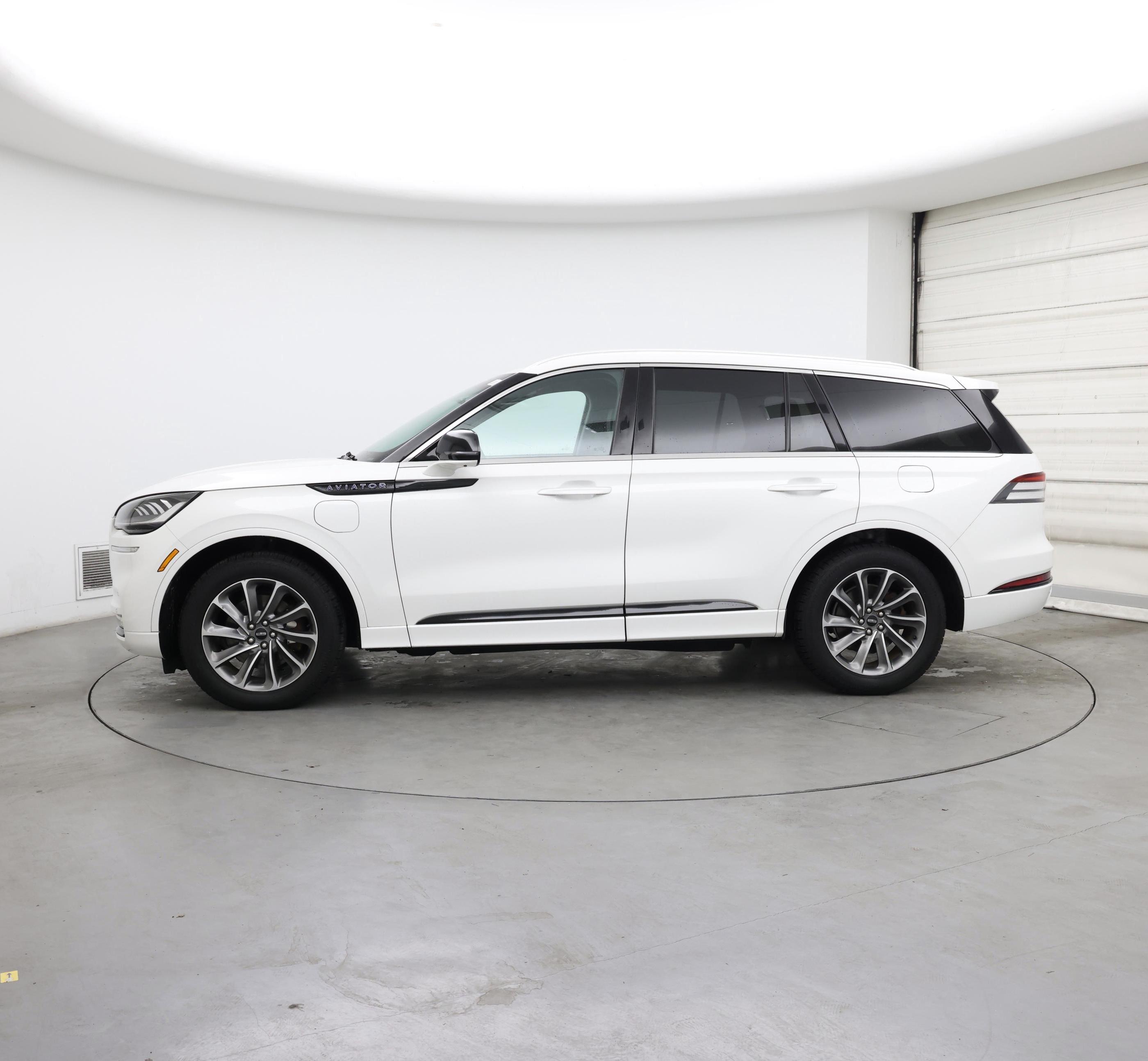 Thumbnail: 2020 Lincoln Aviator - 3