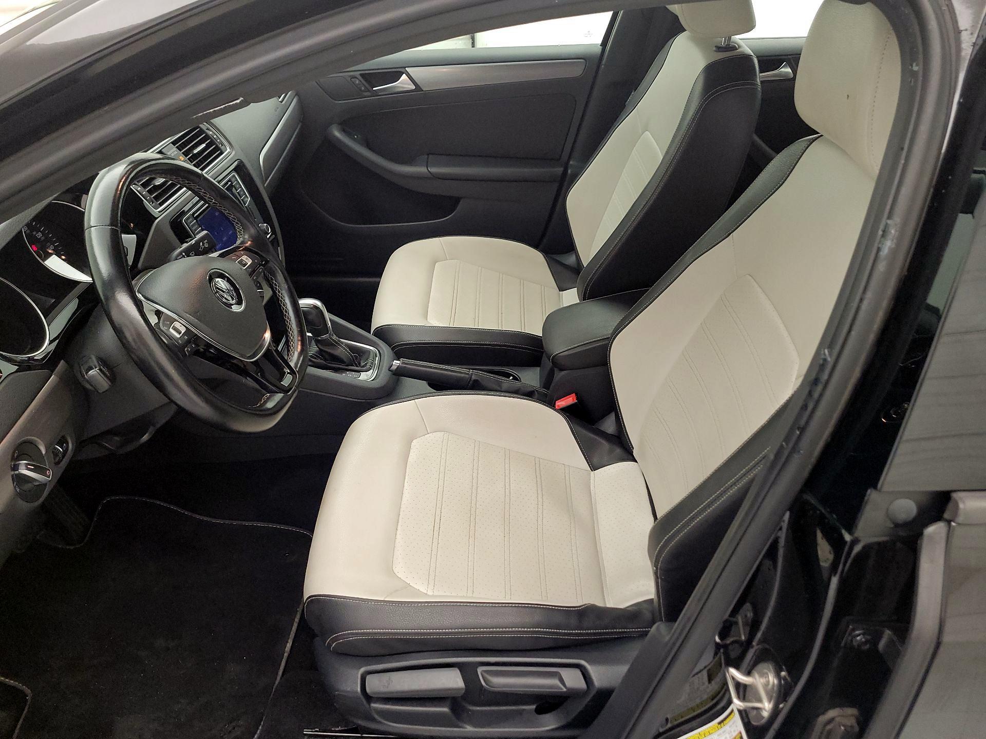 Thumbnail: 2016 Volkswagen Jetta - 11