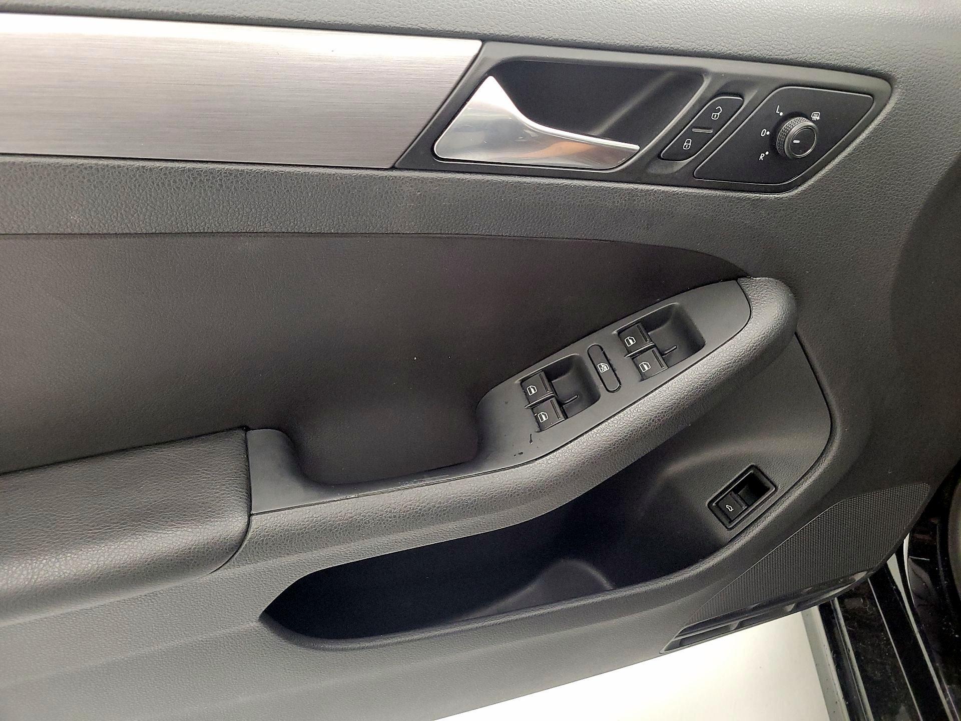 Thumbnail: 2016 Volkswagen Jetta - 12