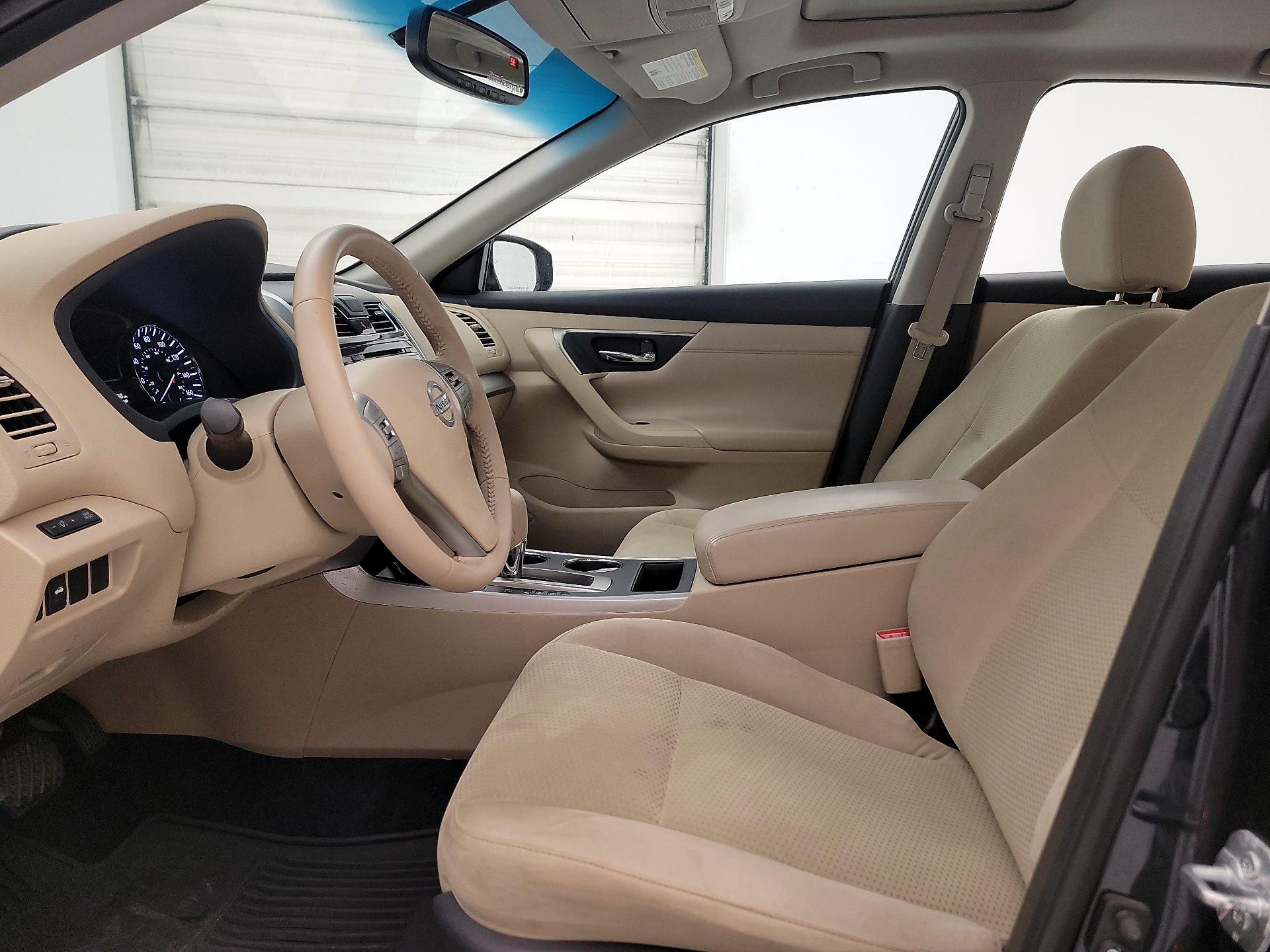 Thumbnail: 2015 Nissan Altima - 11