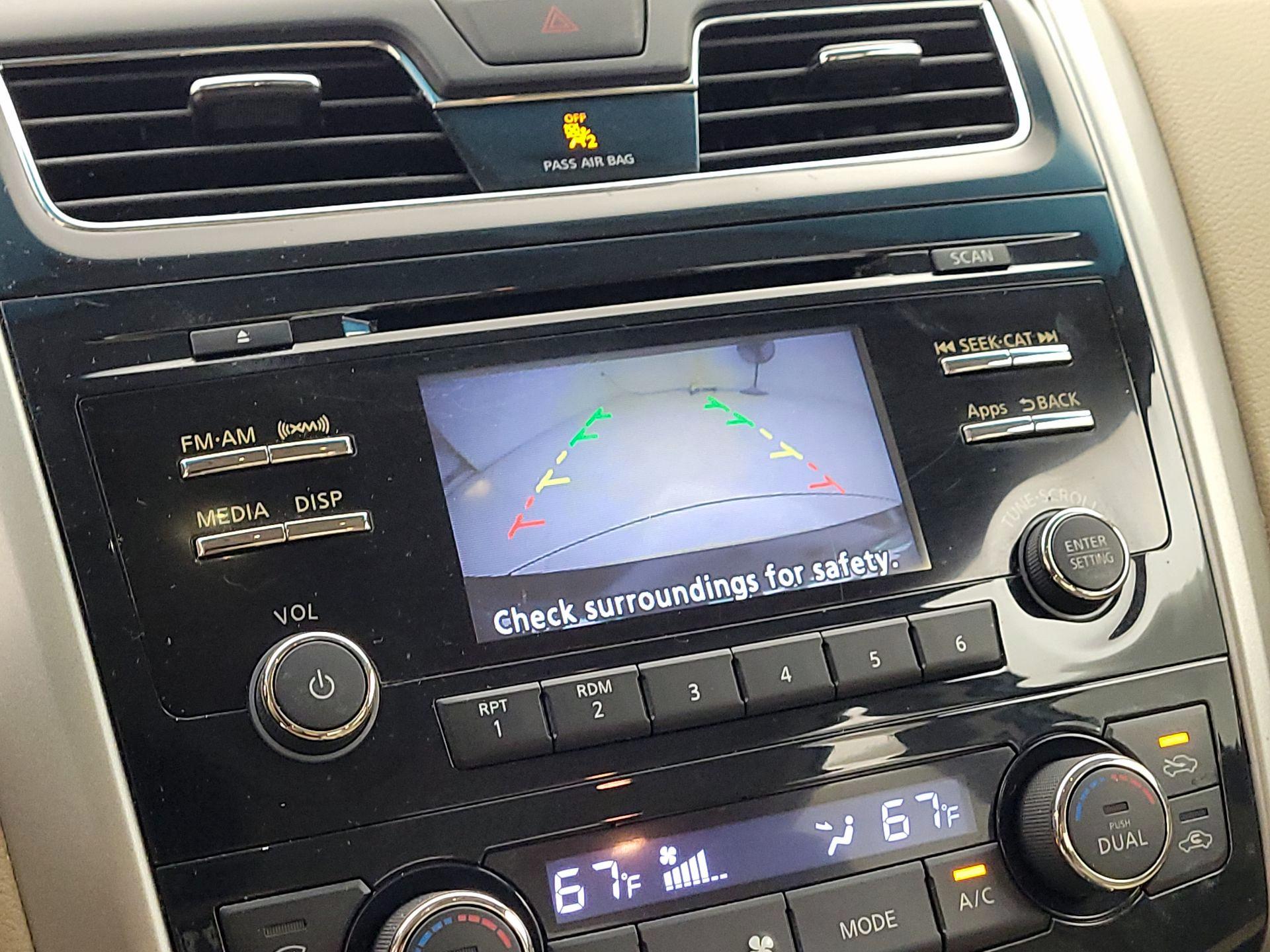 Thumbnail: 2015 Nissan Altima - 14