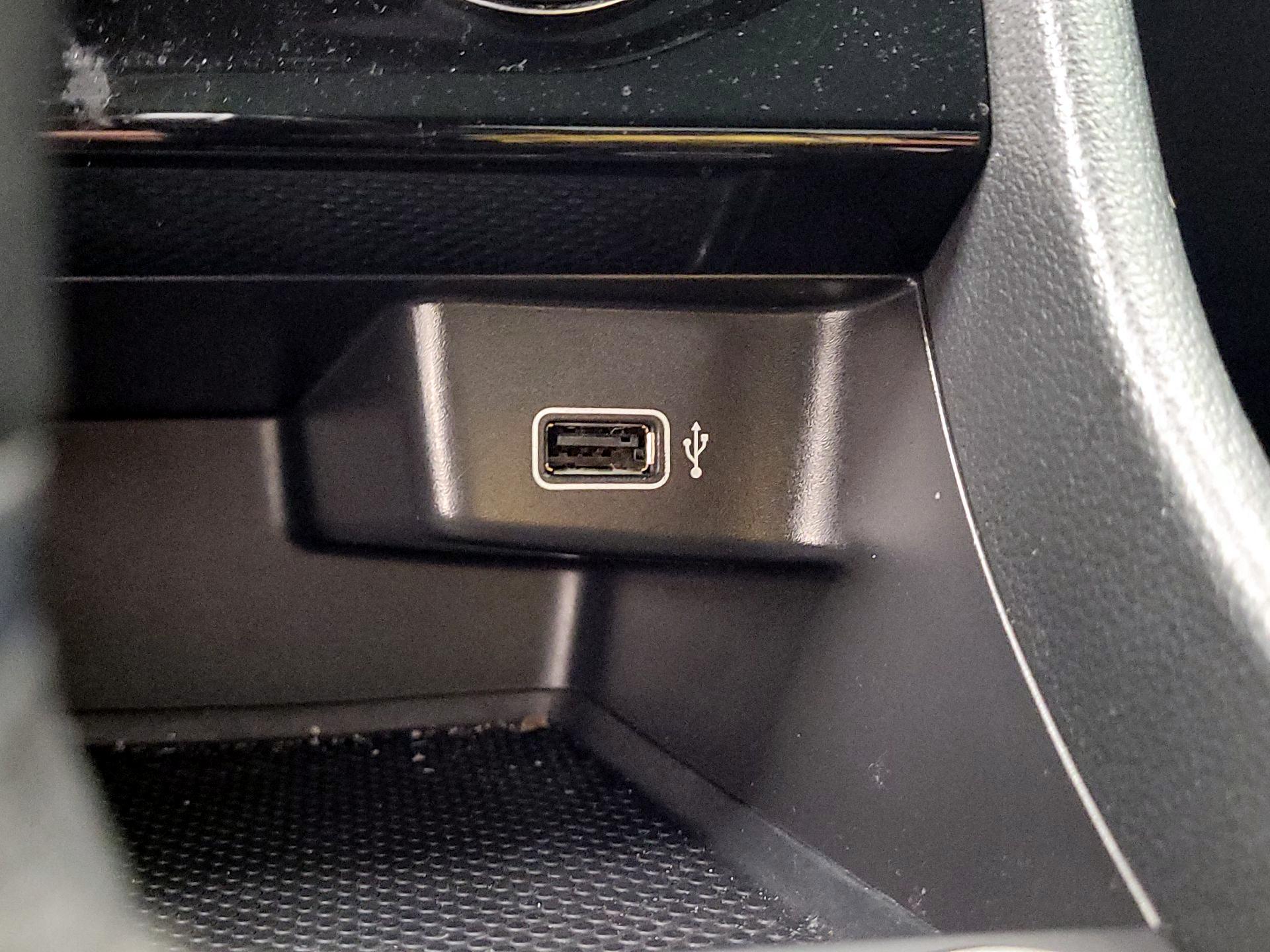 Thumbnail: 2019 Volkswagen Jetta - 18