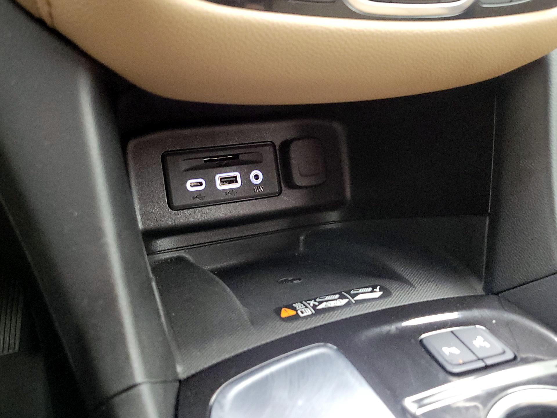 Thumbnail: 2022 Chevrolet Equinox - 18