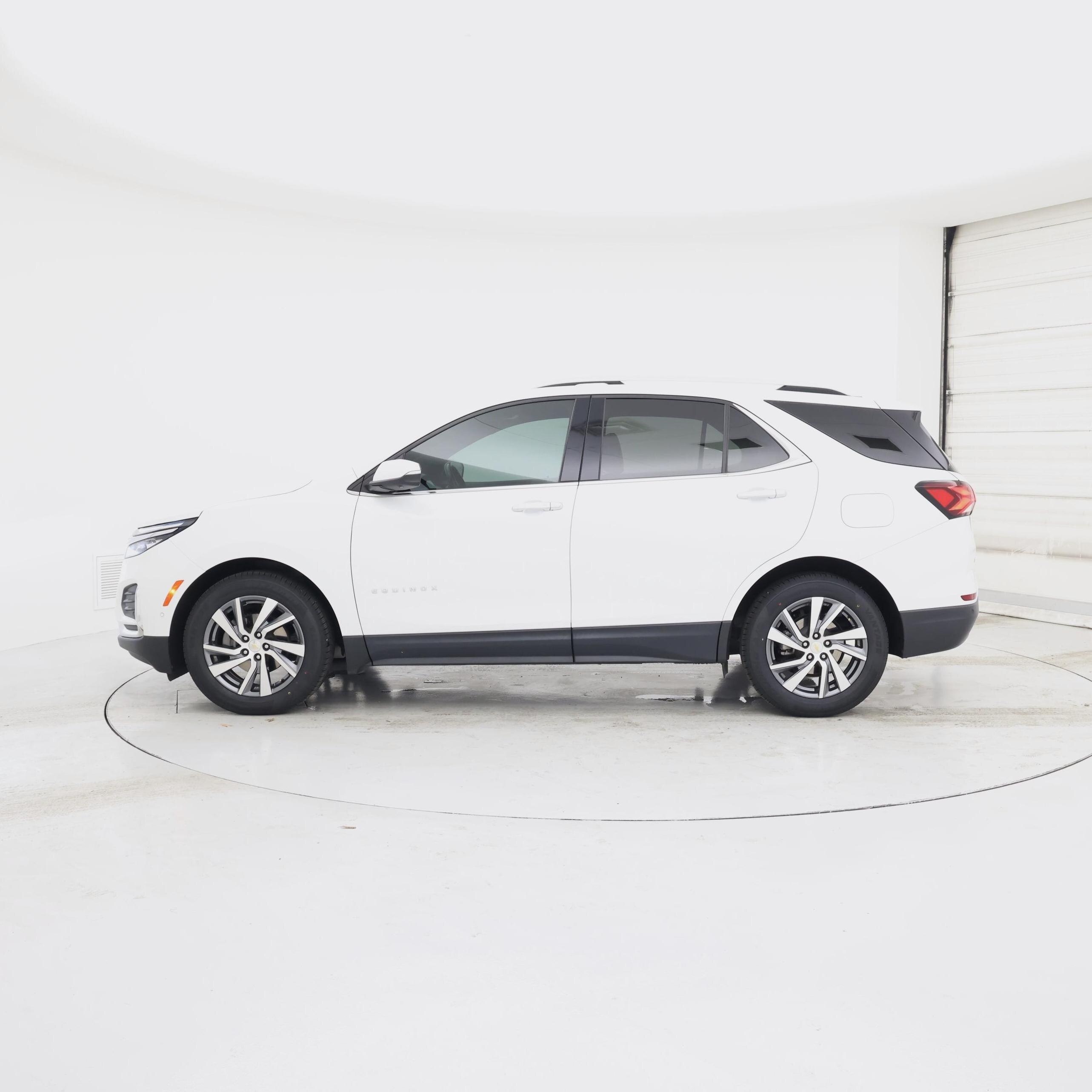 Thumbnail: 2022 Chevrolet Equinox - 3