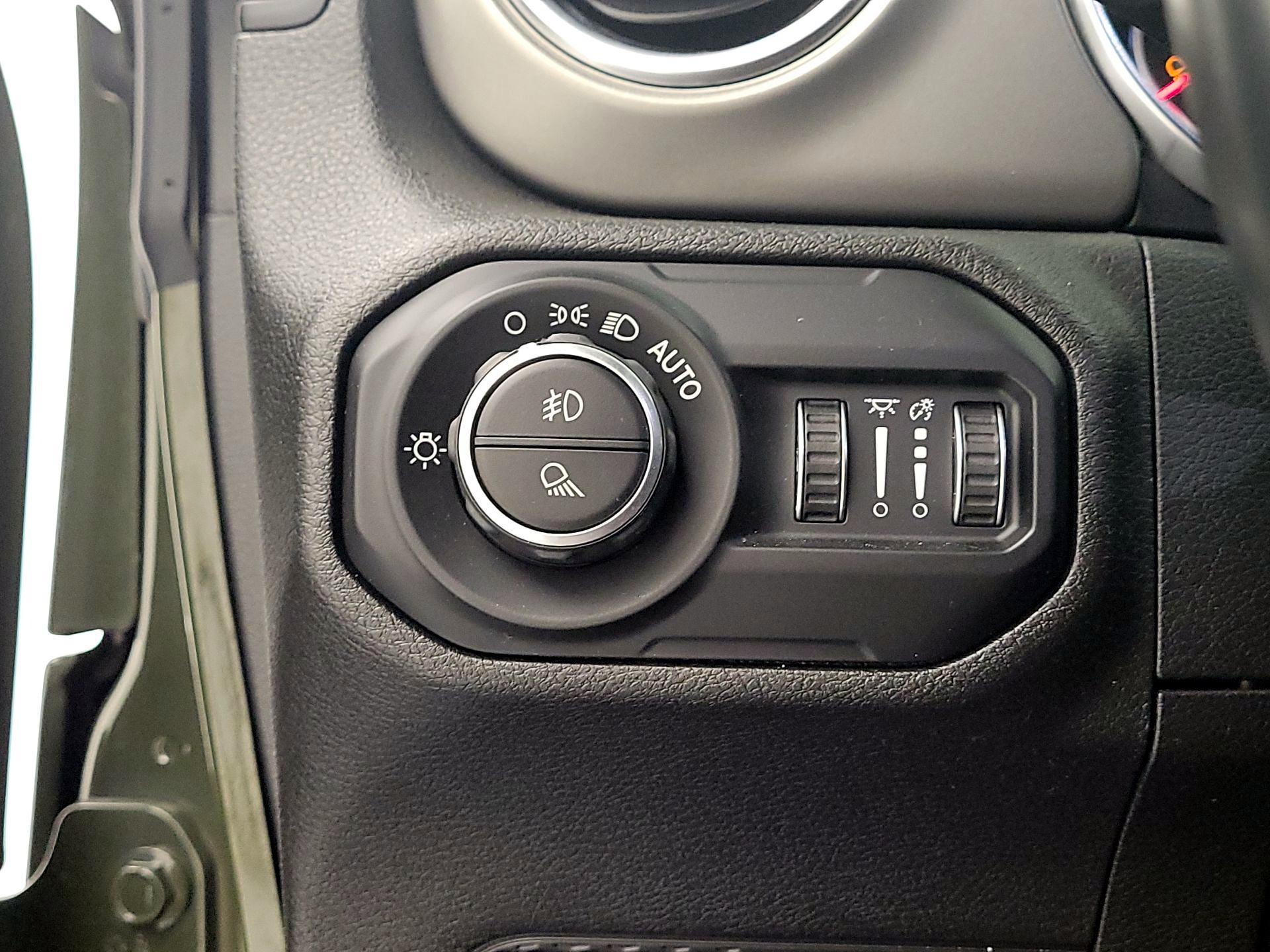 Thumbnail: 2021 Jeep Gladiator - 13