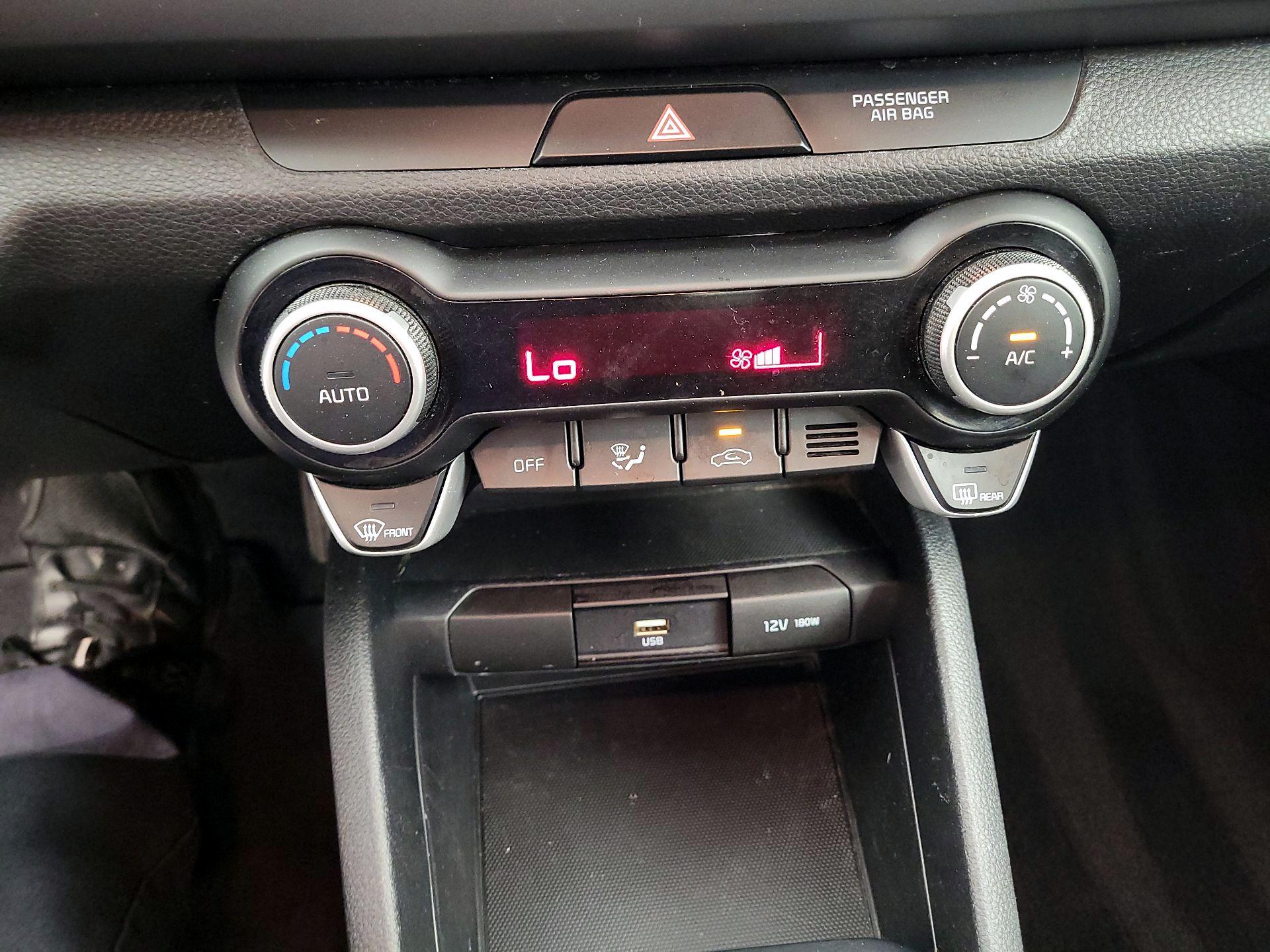 Thumbnail: 2022 Kia Rio - 16