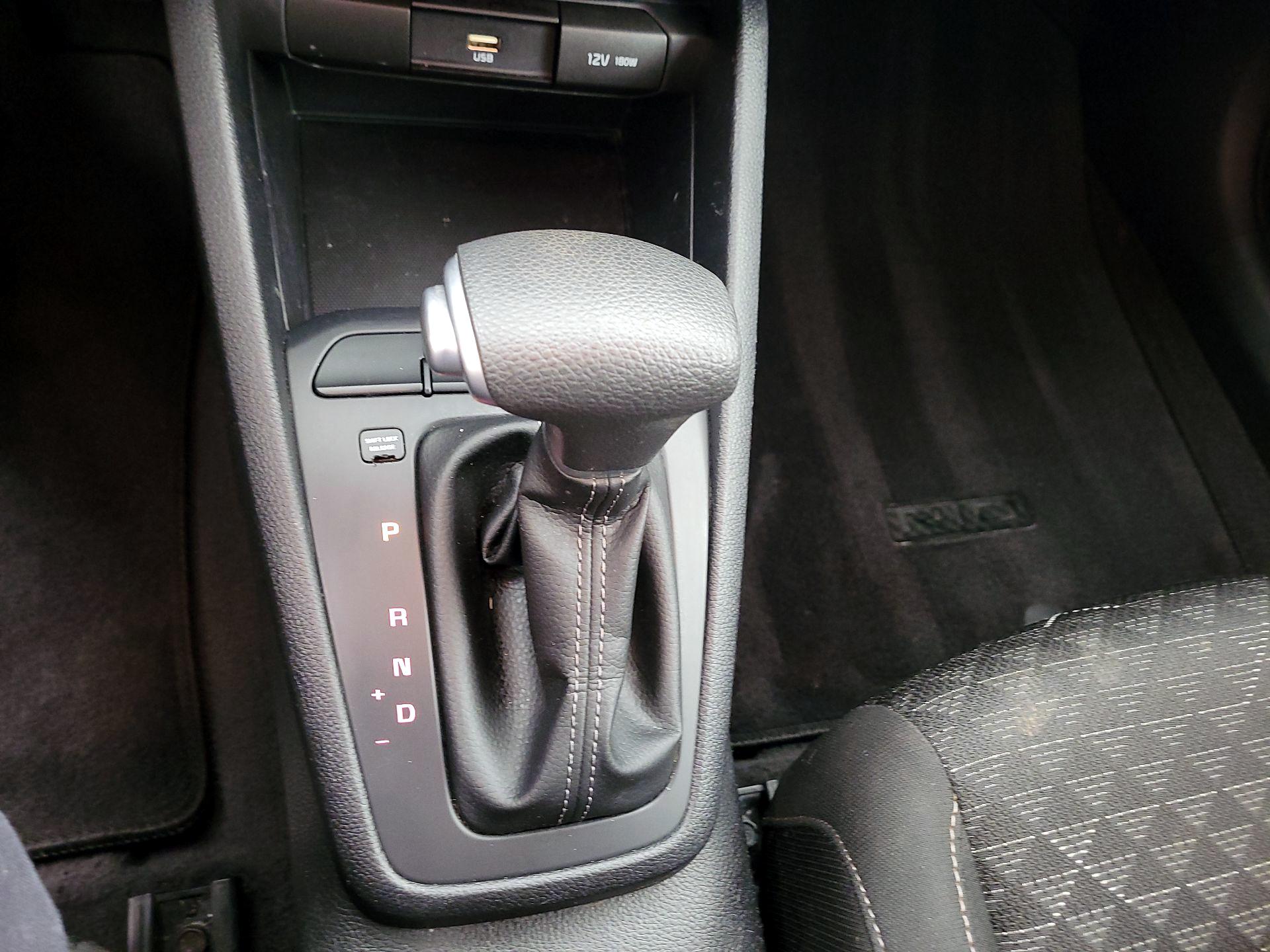 Thumbnail: 2022 Kia Rio - 17