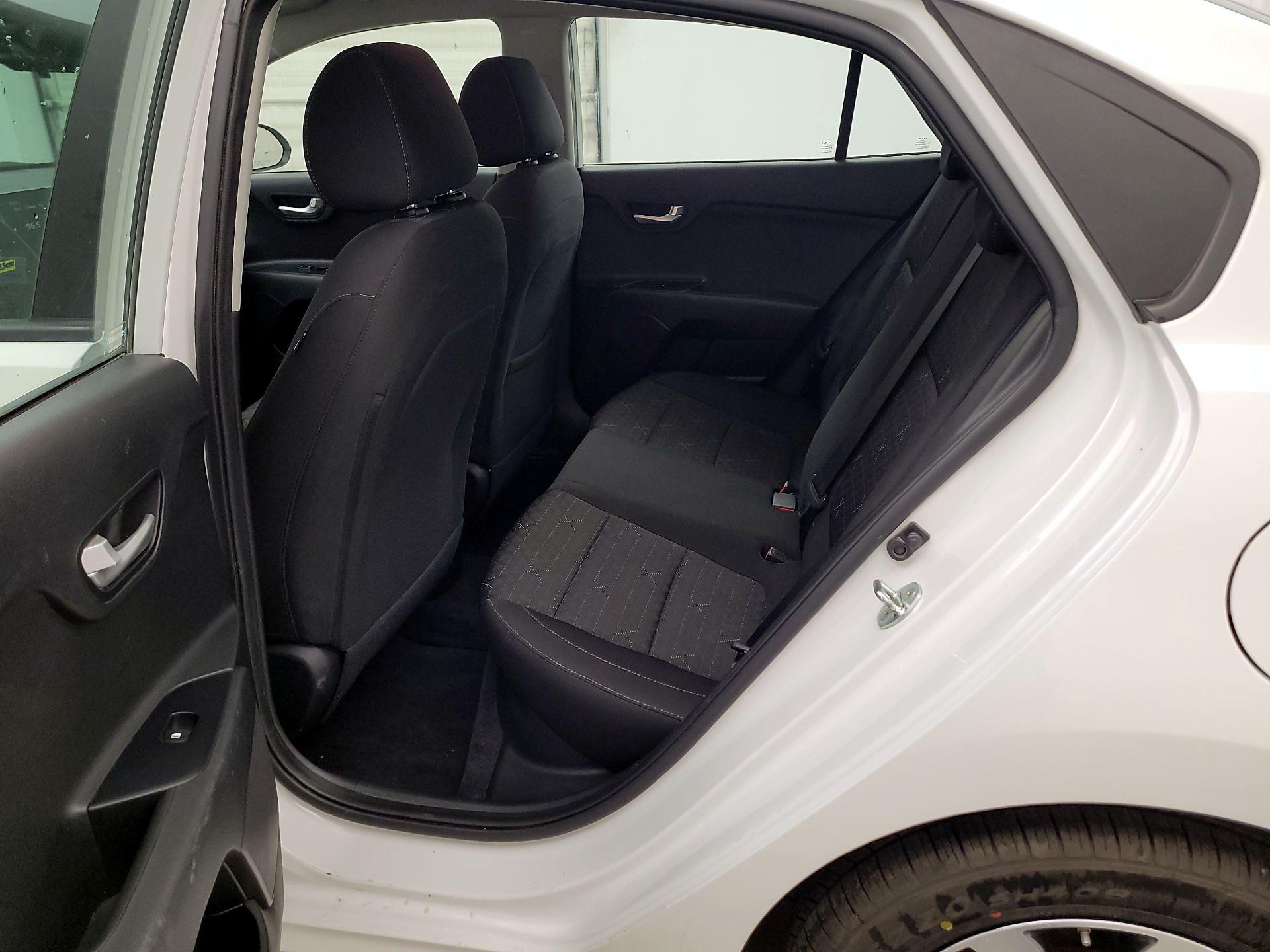 Thumbnail: 2022 Kia Rio - 18