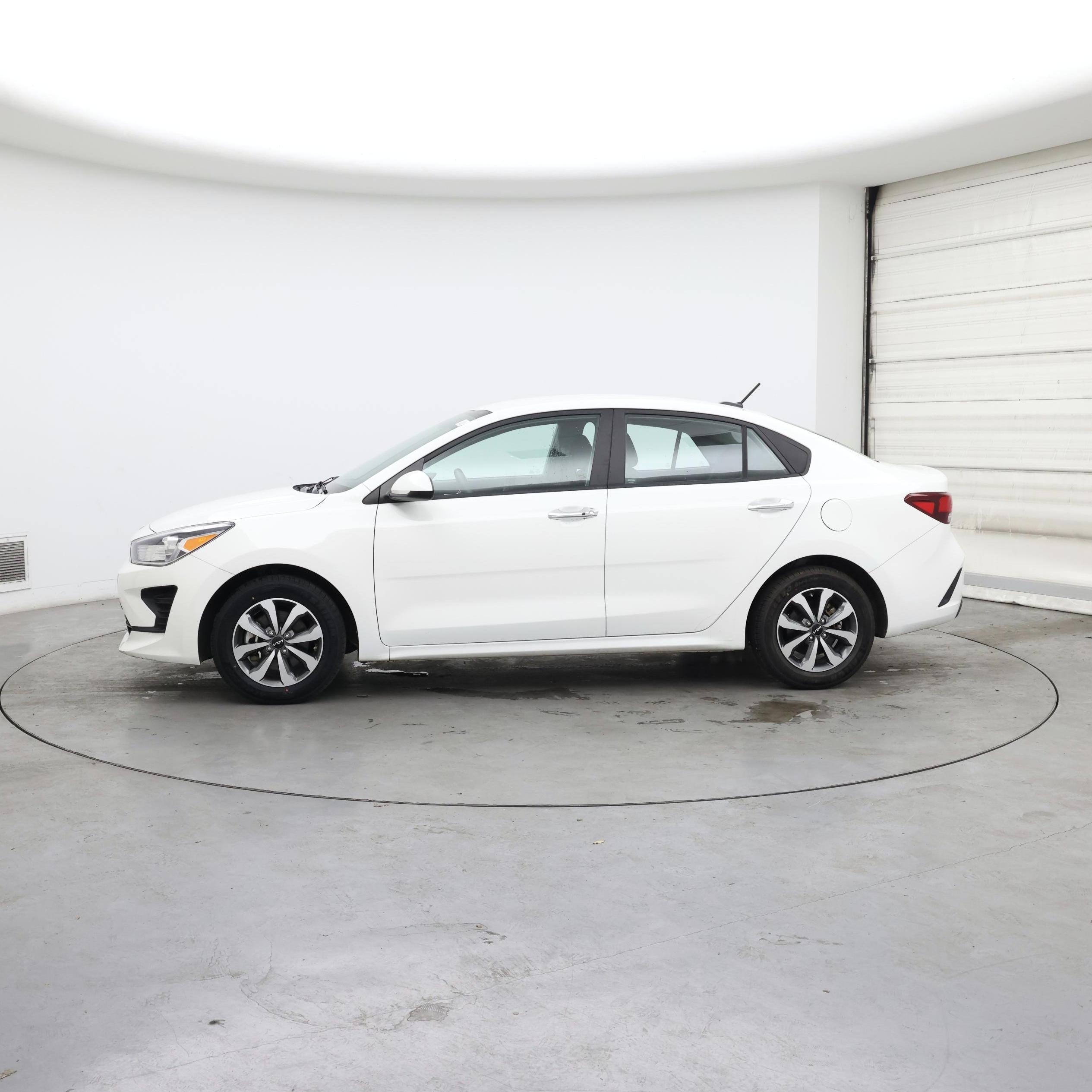 Thumbnail: 2022 Kia Rio - 3