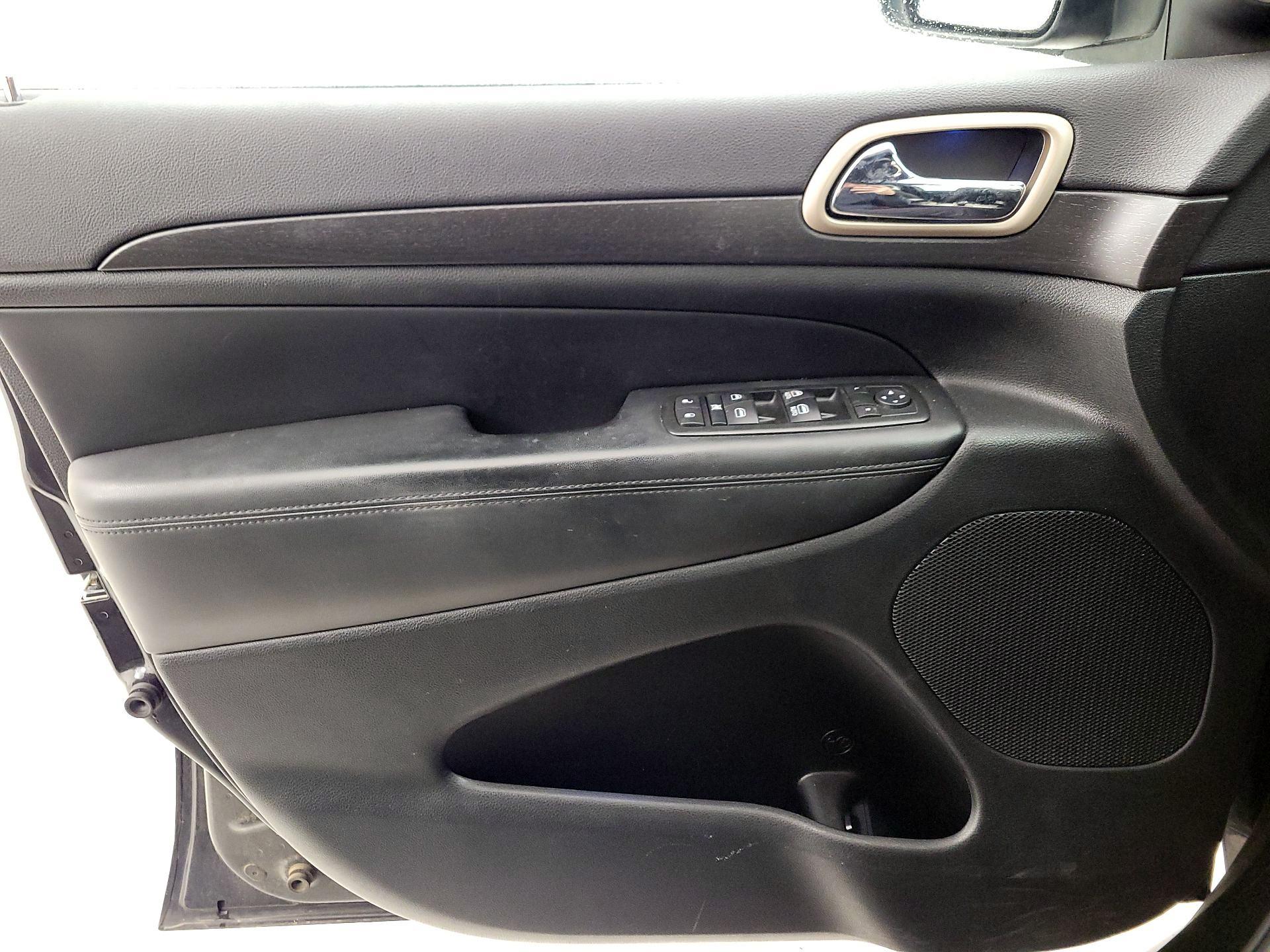 Thumbnail: 2015 Jeep Grand Cherokee - 12