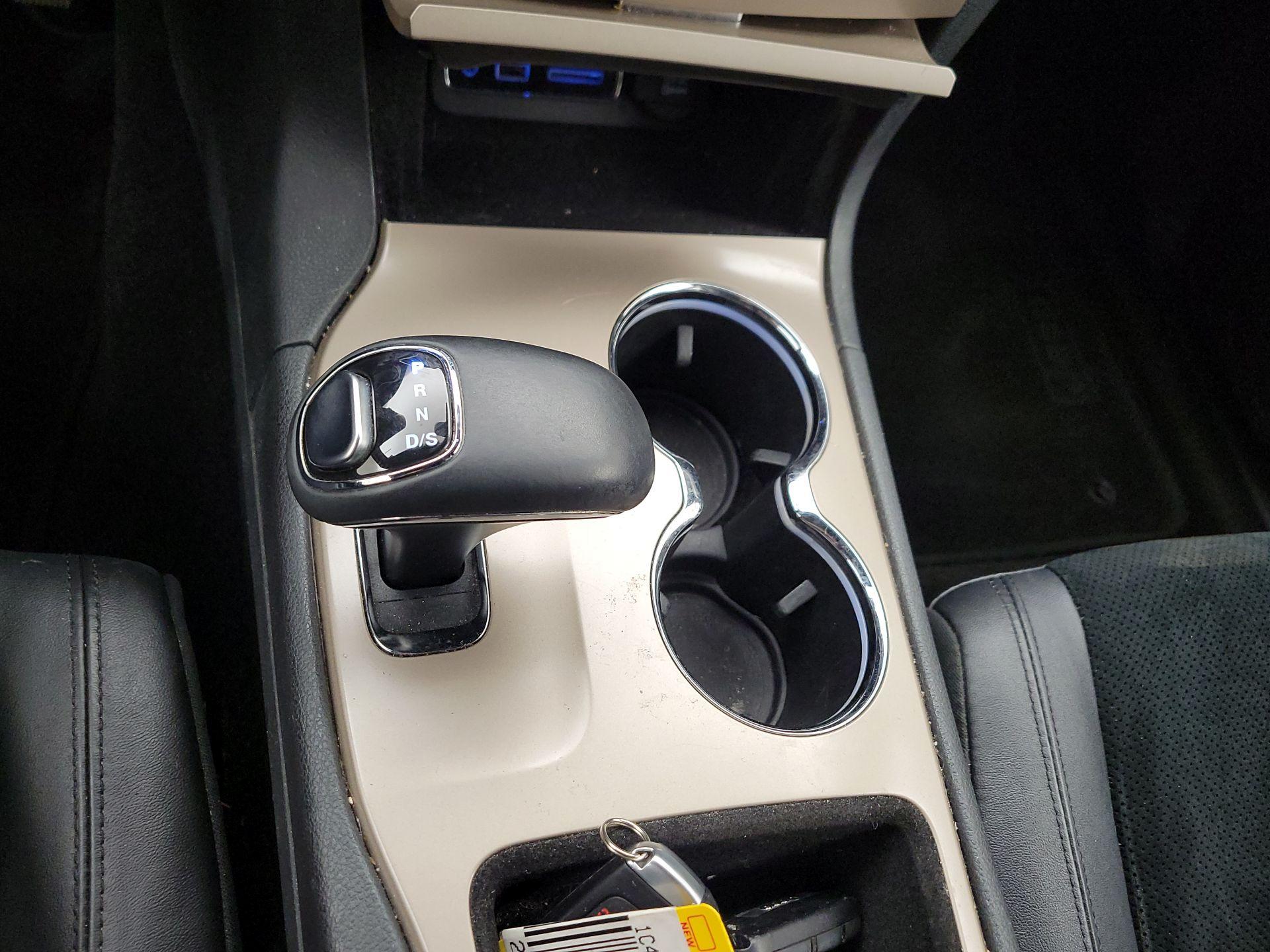 Thumbnail: 2015 Jeep Grand Cherokee - 16