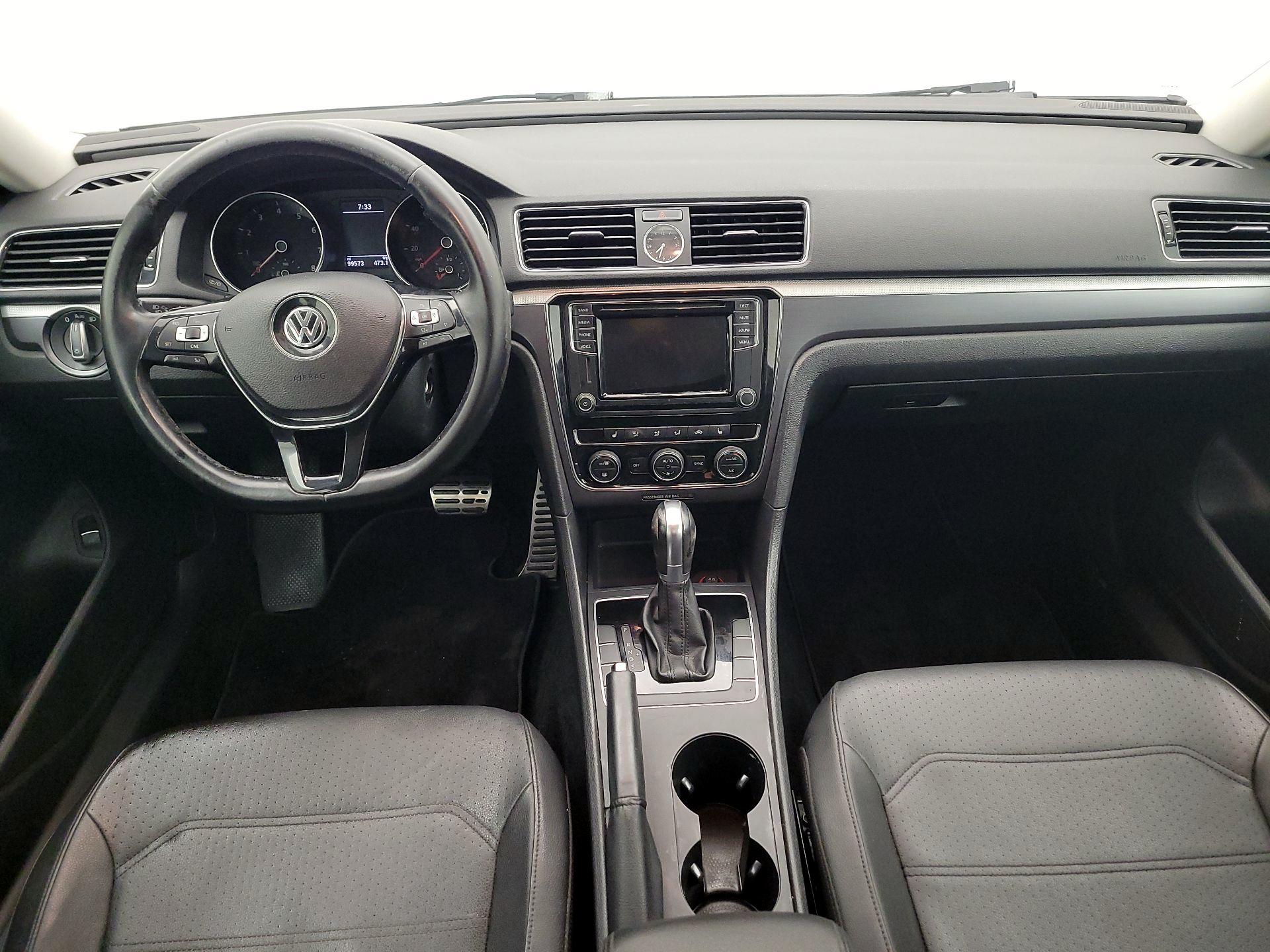 Thumbnail: 2017 Volkswagen Passat - 9