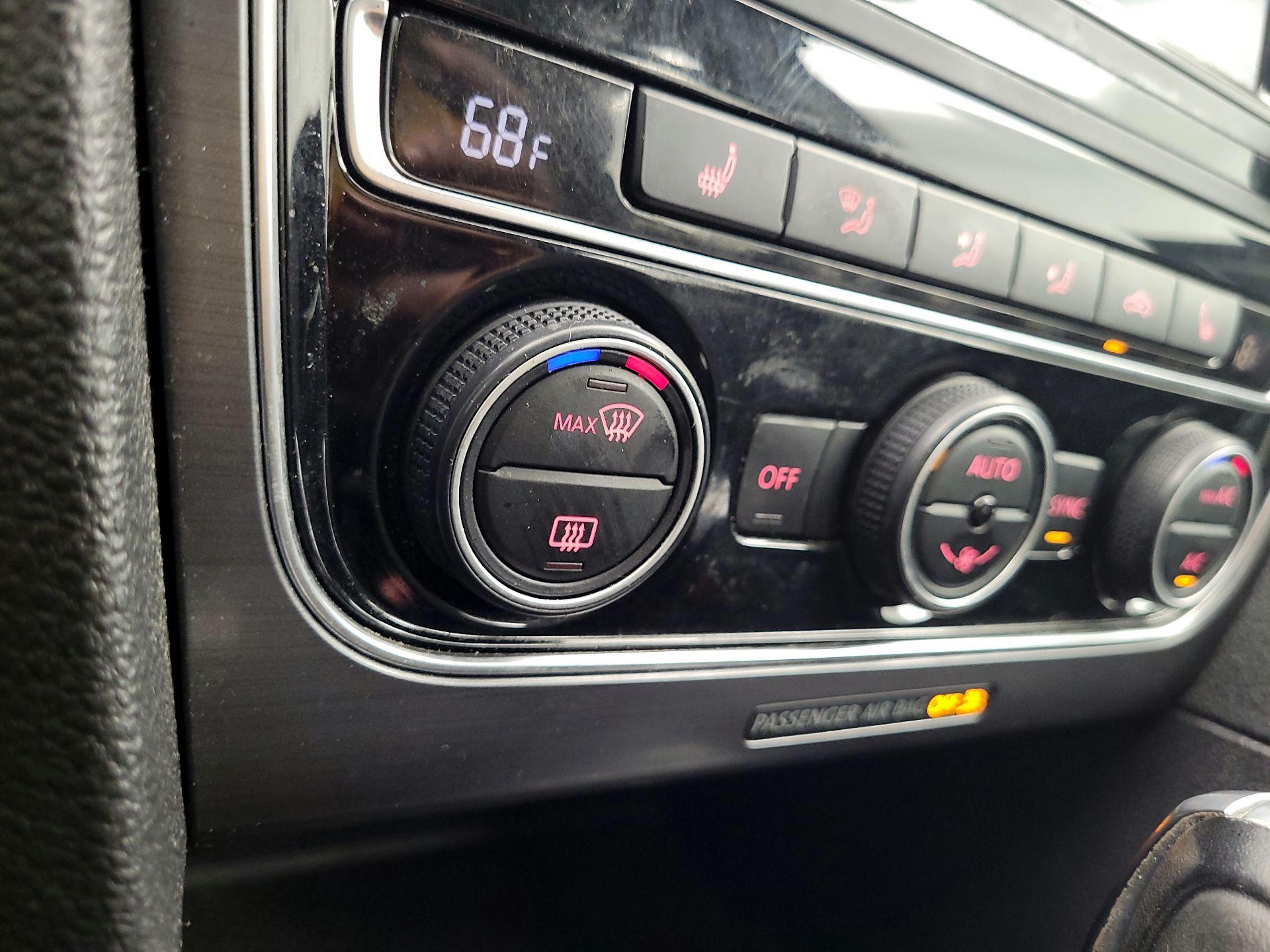 Thumbnail: 2017 Volkswagen Passat - 14