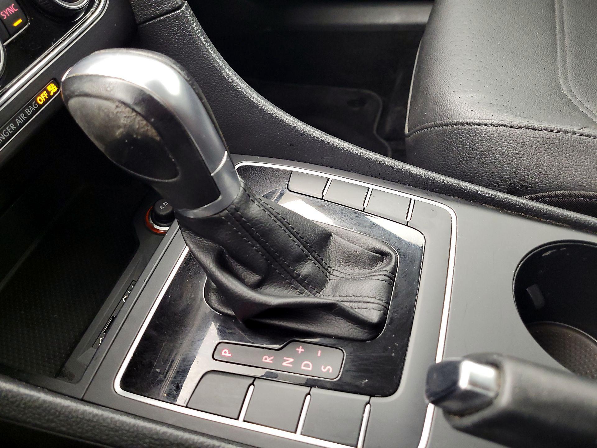 Thumbnail: 2017 Volkswagen Passat - 15