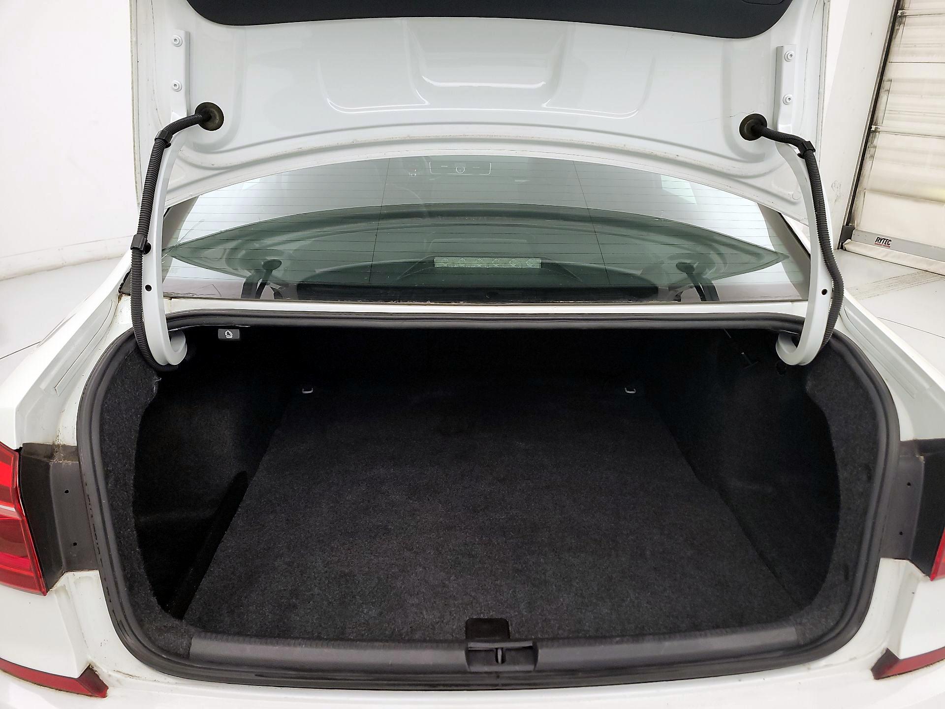 Thumbnail: 2017 Volkswagen Passat - 17