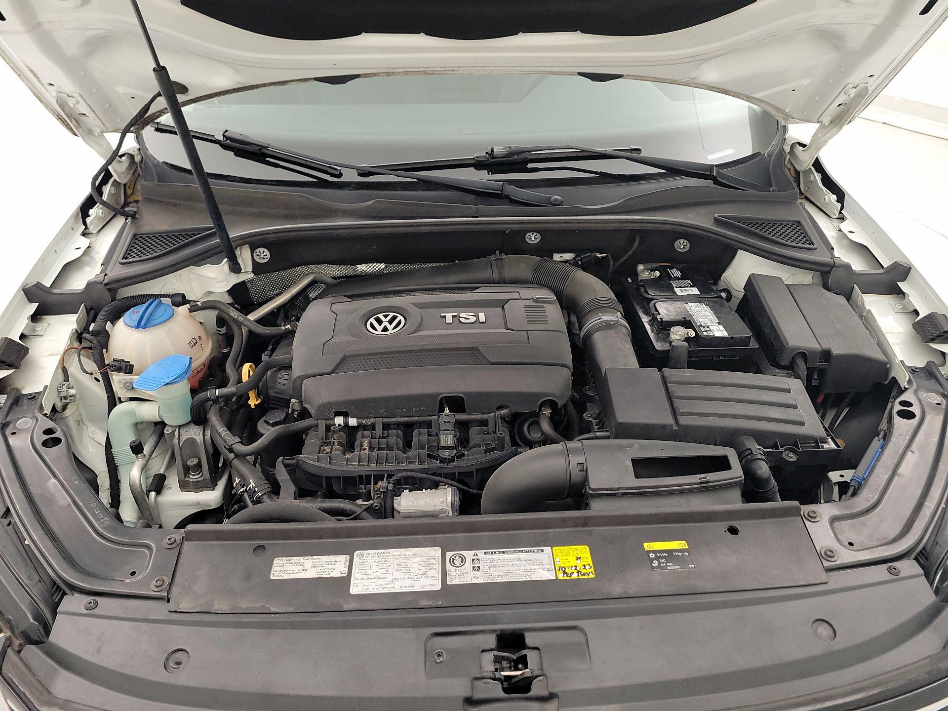 Thumbnail: 2017 Volkswagen Passat - 18