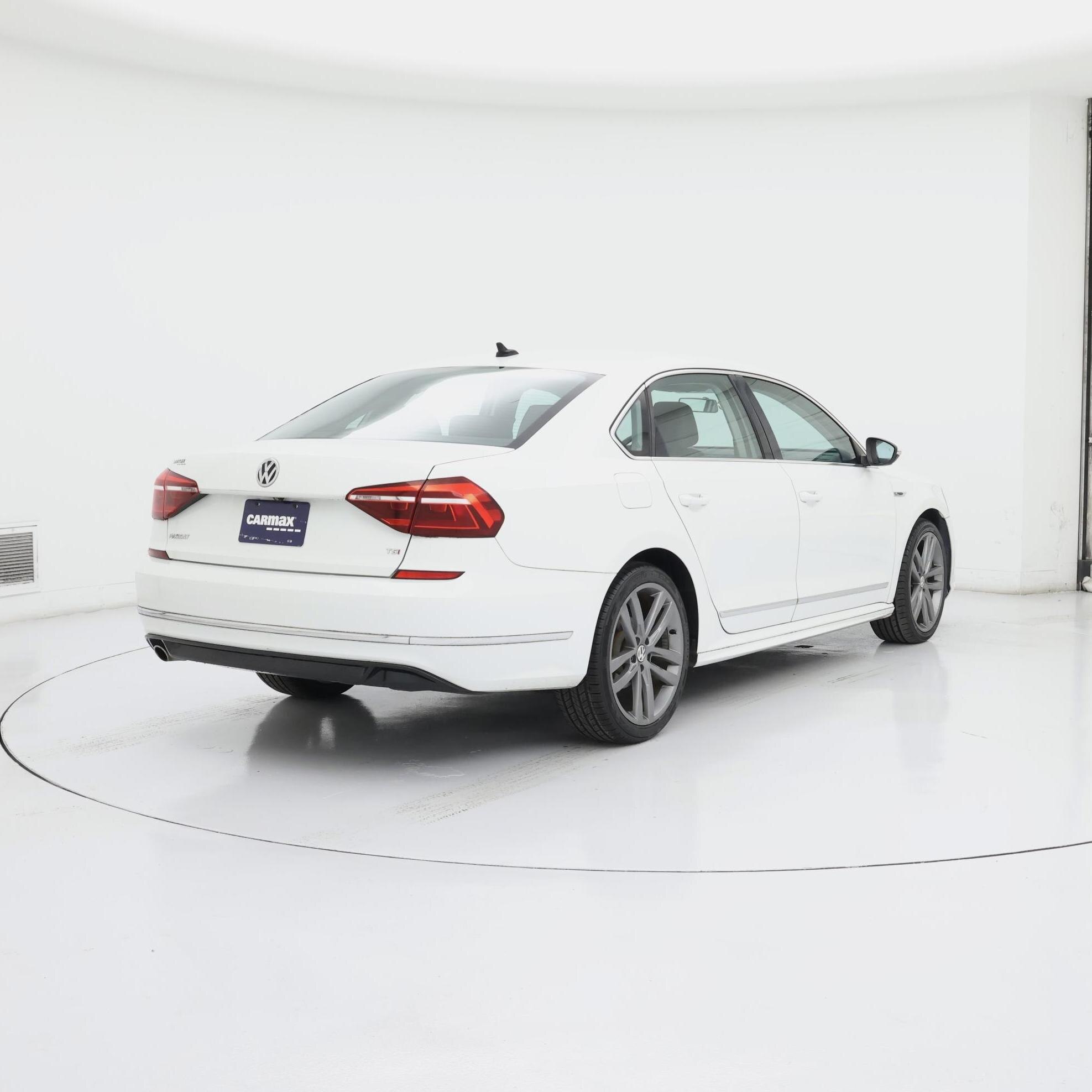 Thumbnail: 2017 Volkswagen Passat - 8