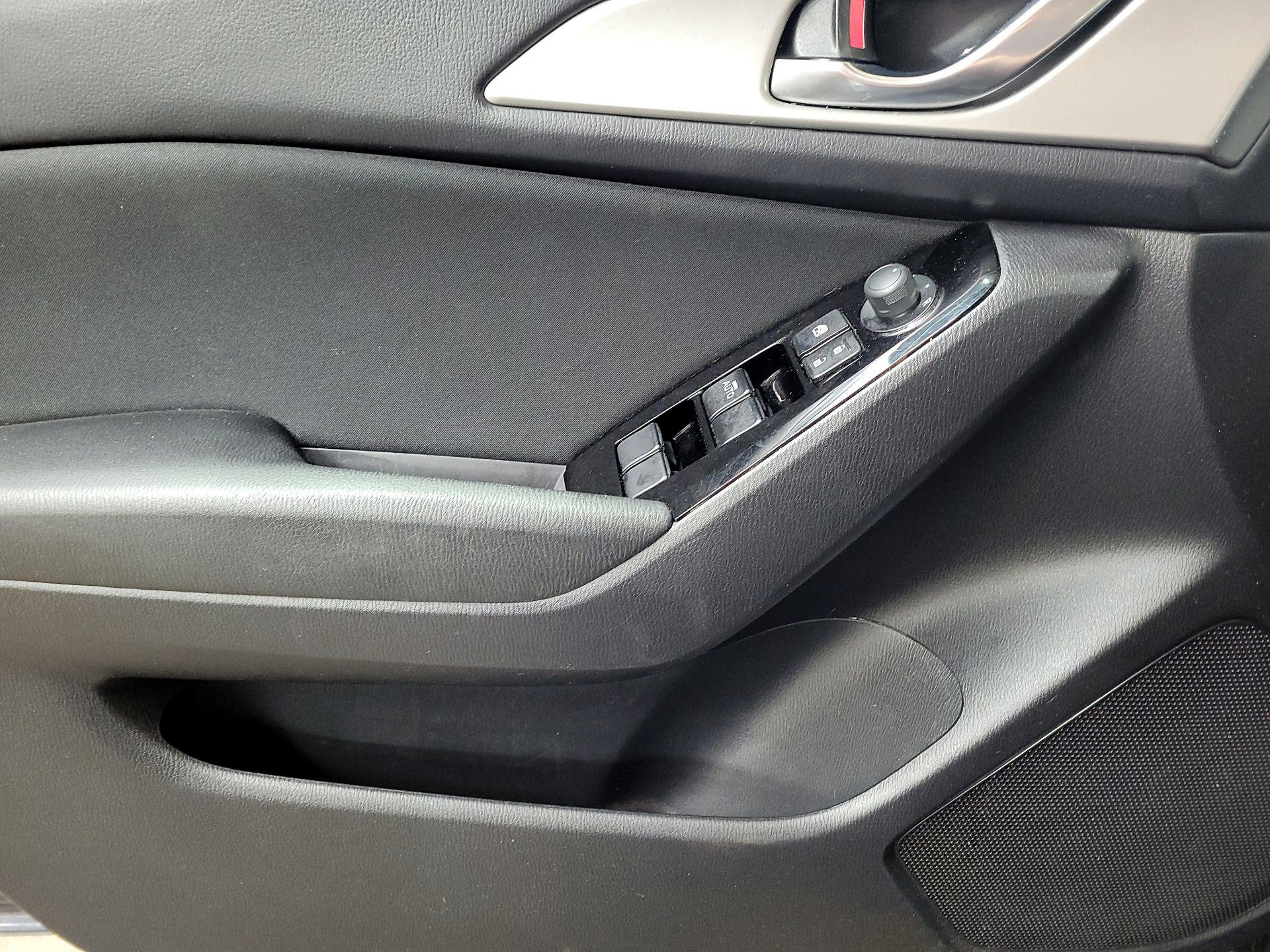 Thumbnail: 2018 Mazda Mazda3 - 12