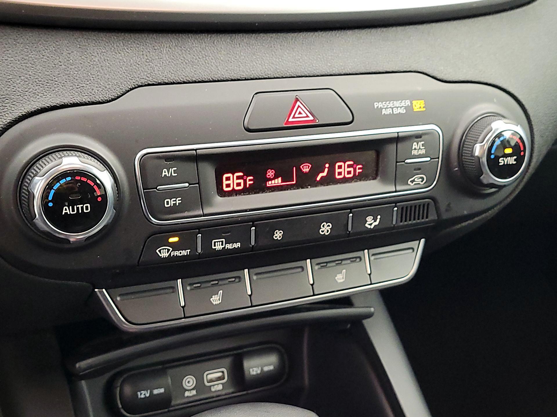 Thumbnail: 2019 Kia Sorento - 16