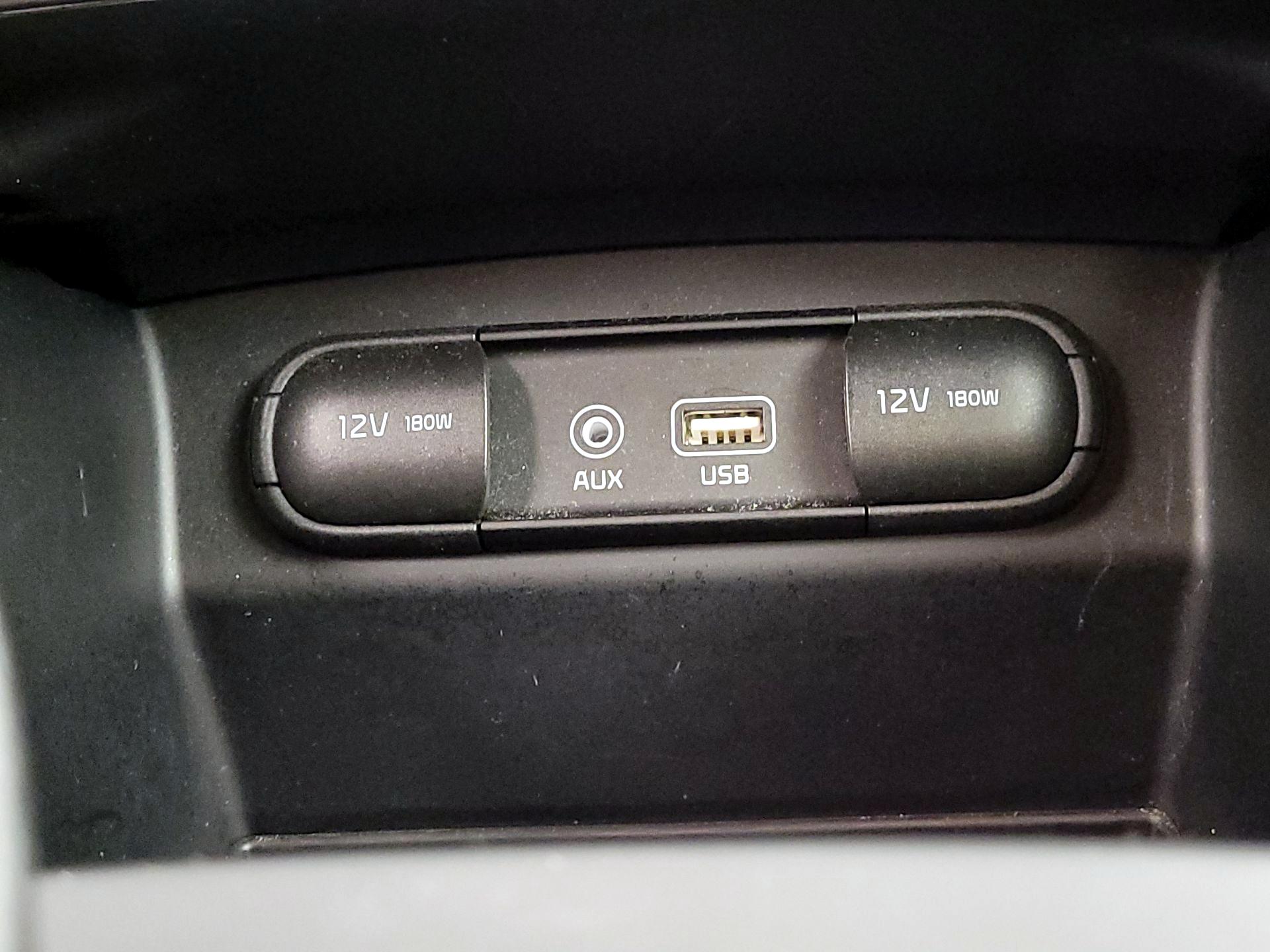 Thumbnail: 2019 Kia Sorento - 18