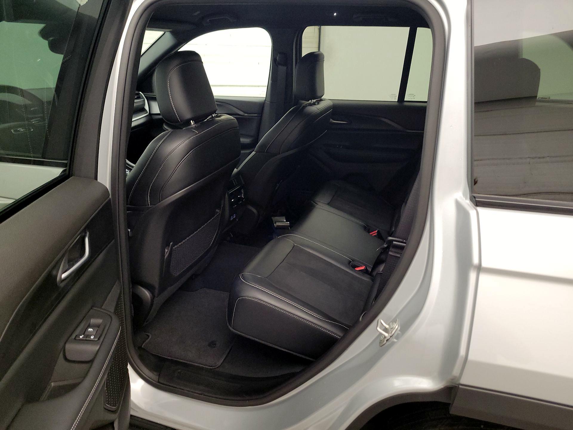 Thumbnail: 2024 Jeep Grand Cherokee - 18