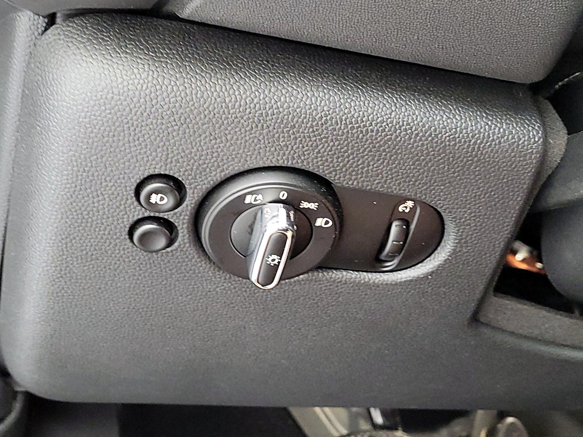 Thumbnail: 2017 MINI Cooper Hardtop - 13