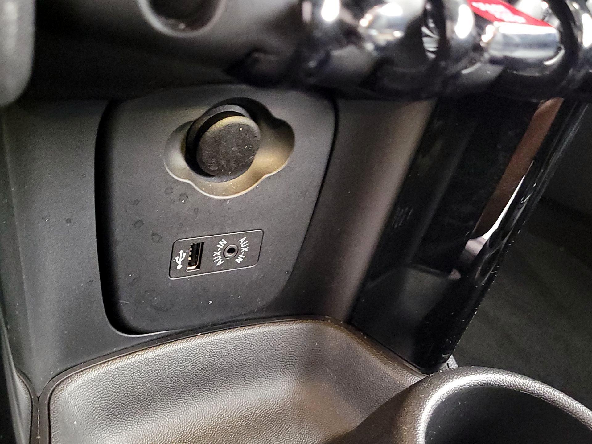 Thumbnail: 2017 MINI Cooper Hardtop - 18