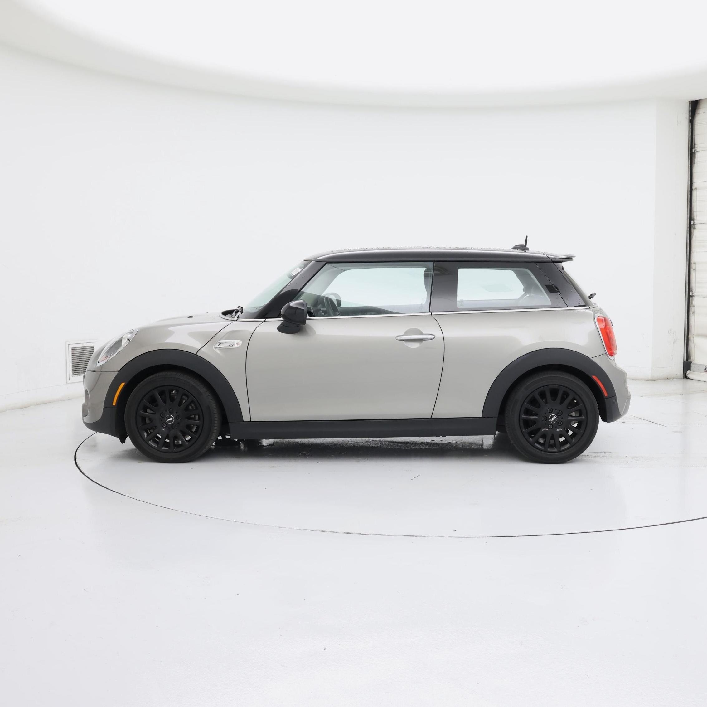 Thumbnail: 2017 MINI Cooper Hardtop - 3