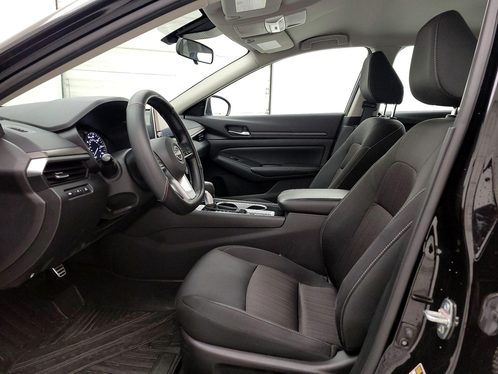 2024 Nissan Altima SV - Photo 12