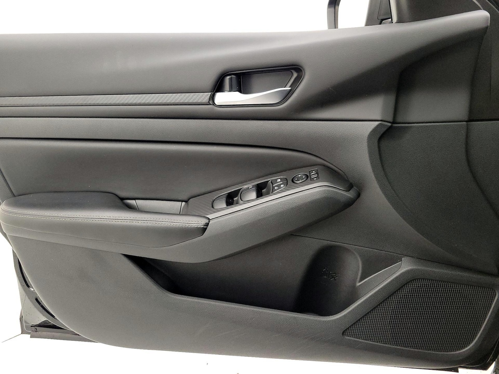 2024 Nissan Altima SV - Photo 13
