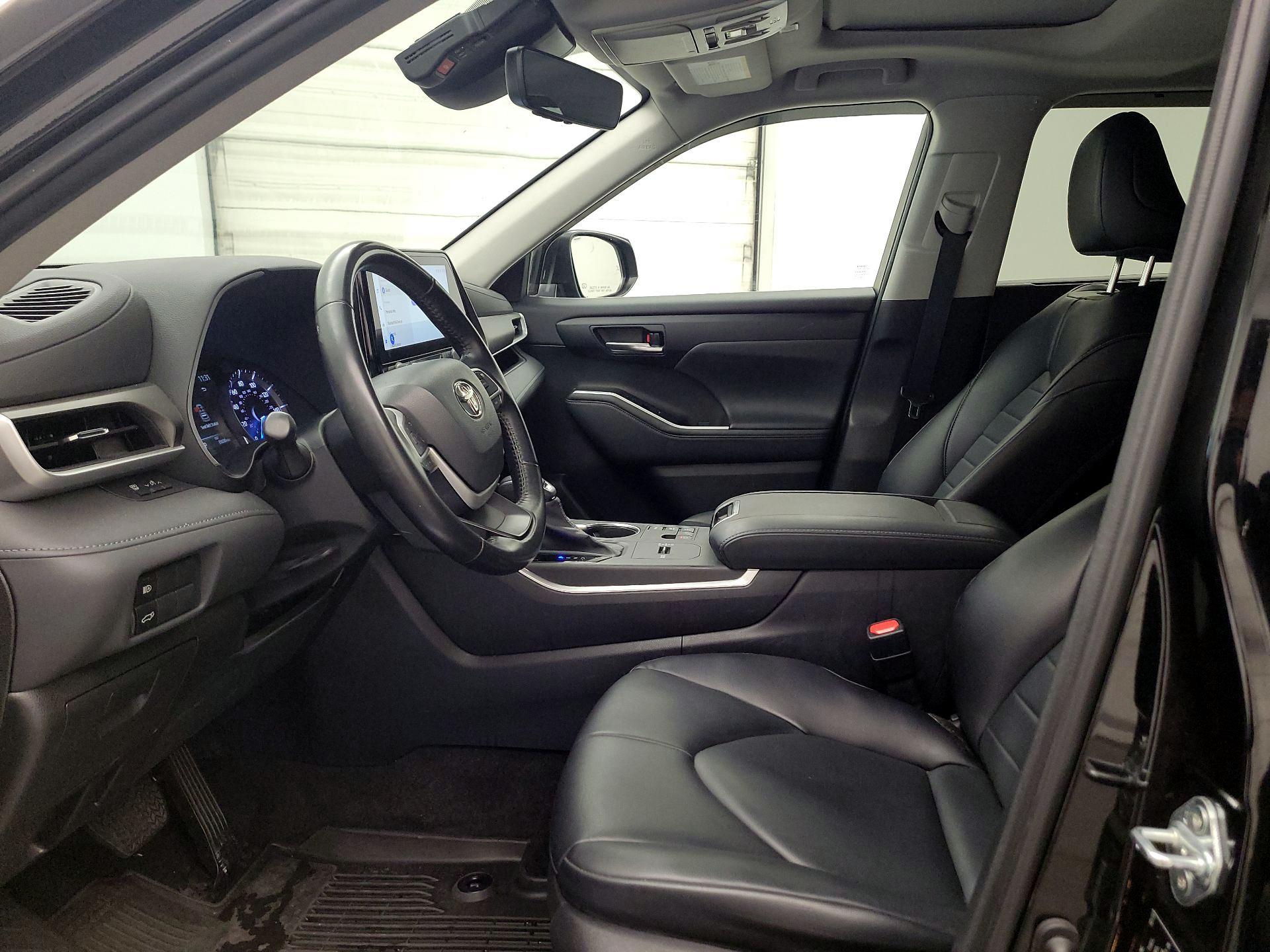 Thumbnail: 2023 Toyota Highlander - 11