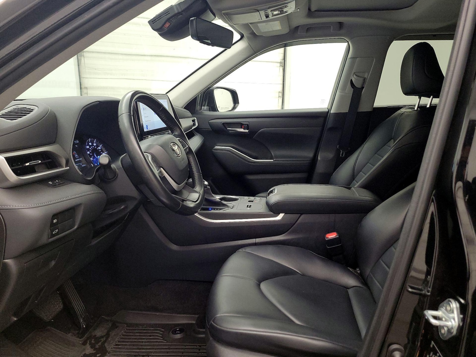 2023 Toyota Highlander XLE - Photo 12