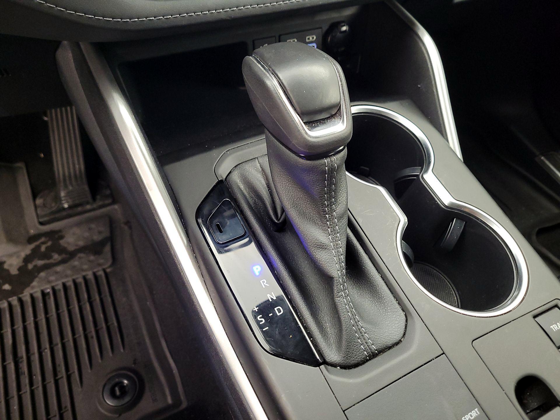 Thumbnail: 2023 Toyota Highlander - 17