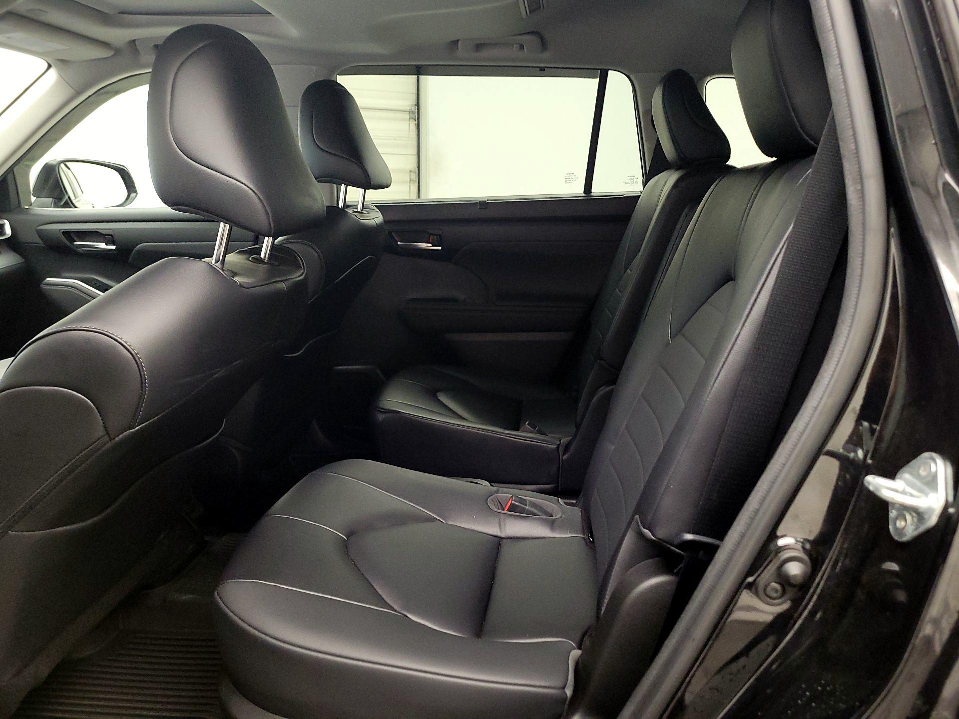 Thumbnail: 2023 Toyota Highlander - 19