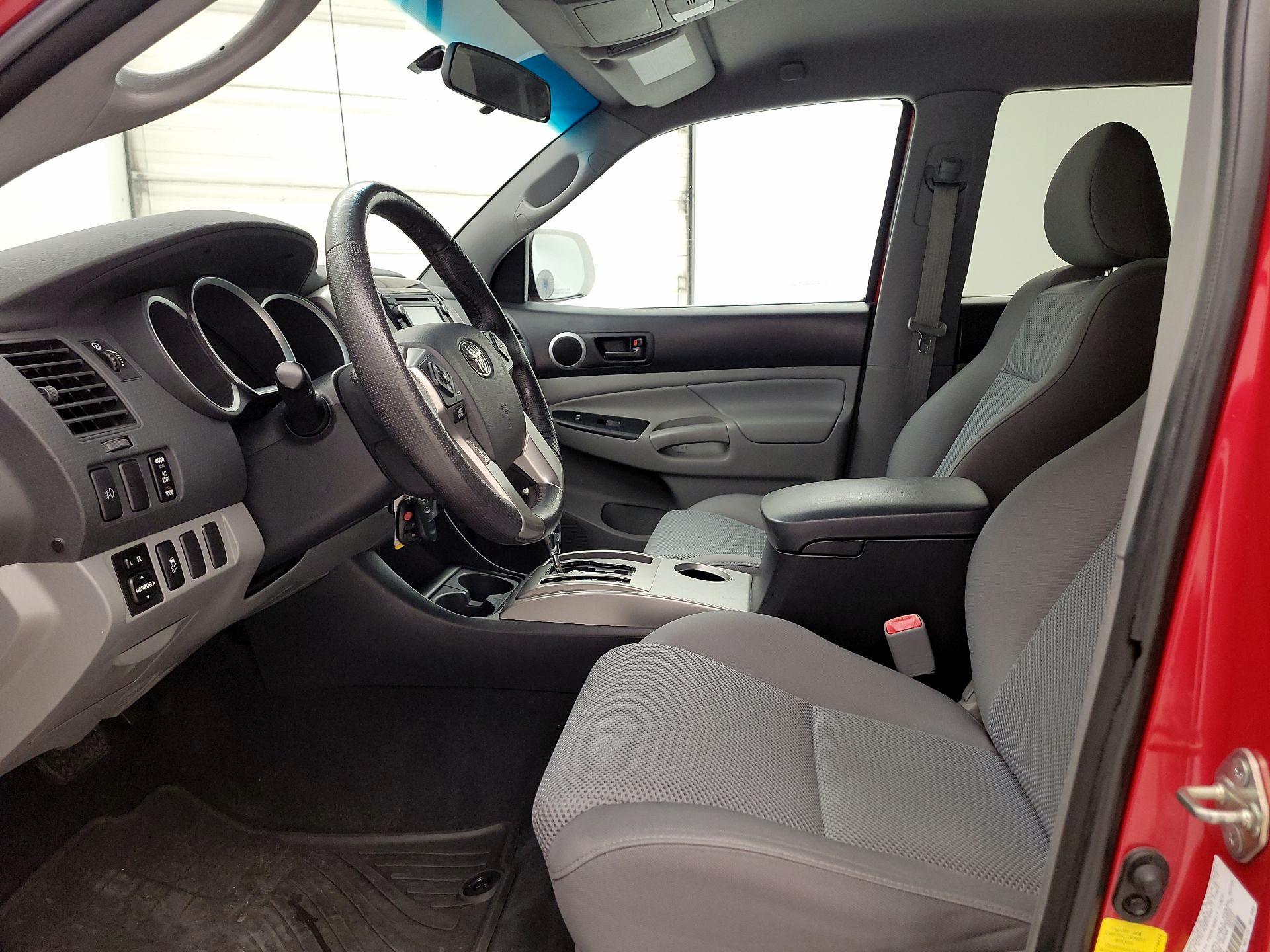 Thumbnail: 2015 Toyota Tacoma - 11