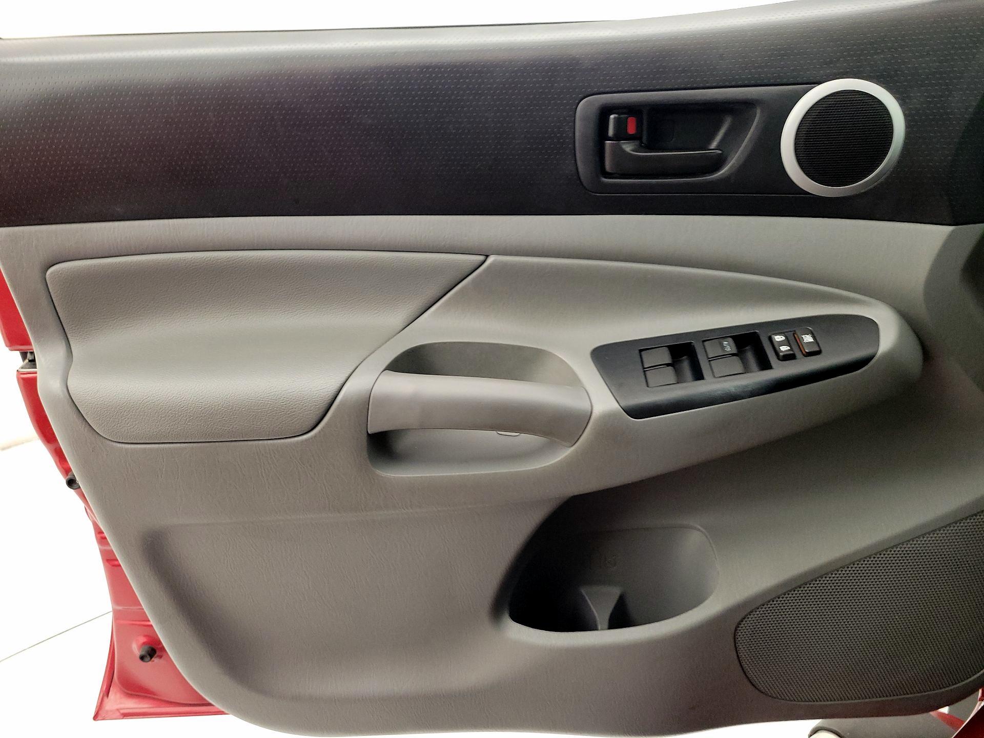 Thumbnail: 2015 Toyota Tacoma - 12