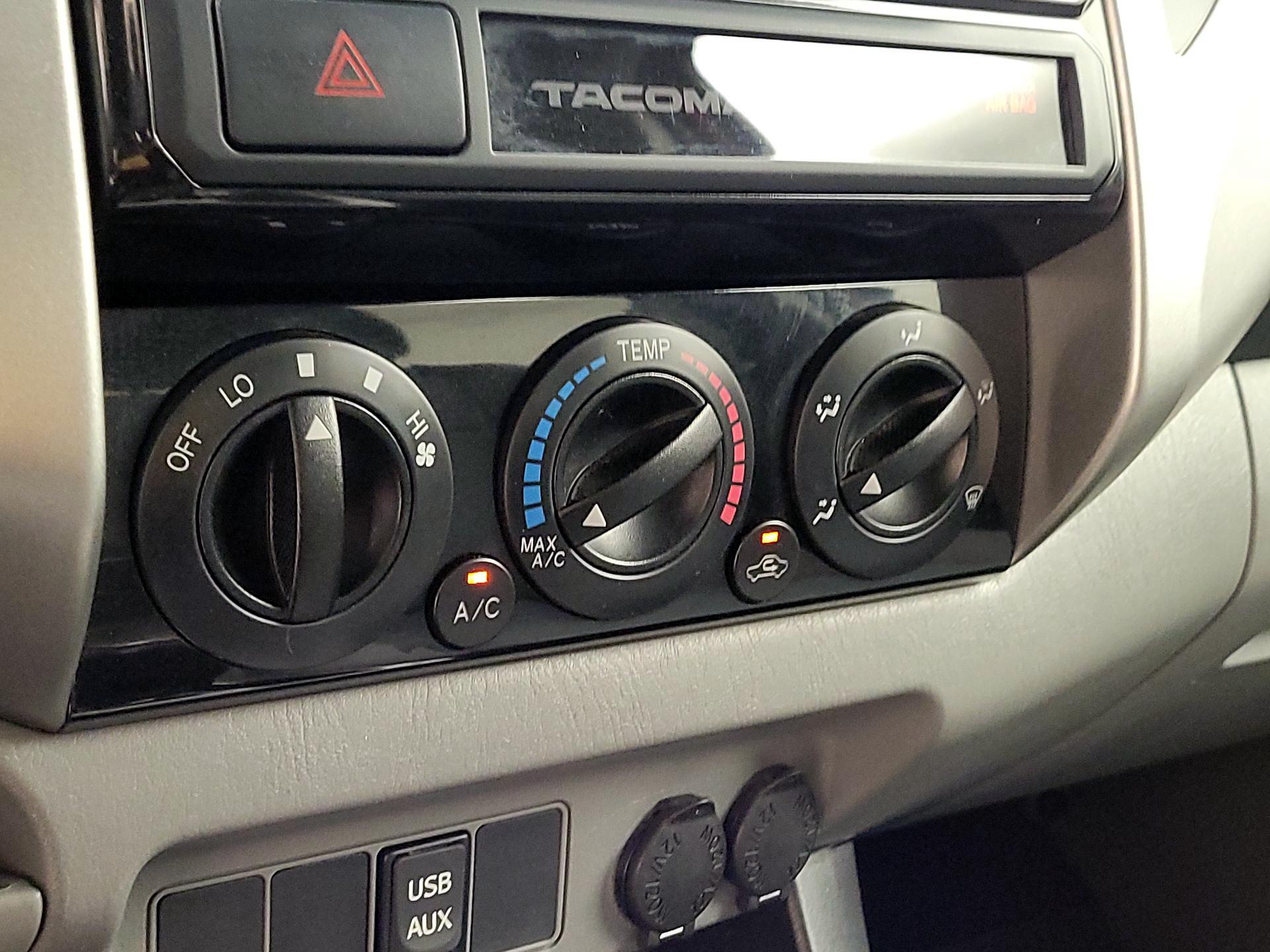 Thumbnail: 2015 Toyota Tacoma - 16