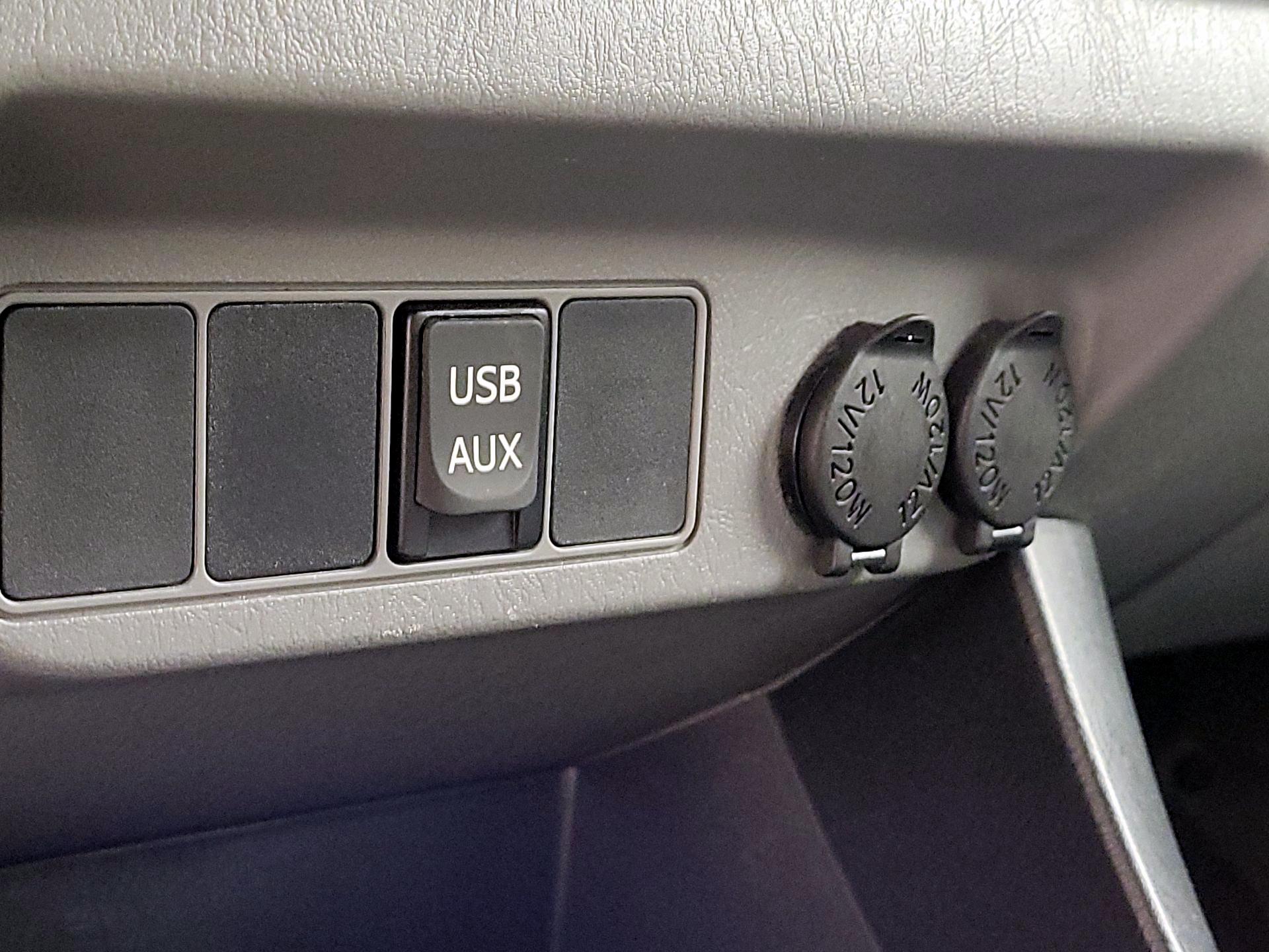 Thumbnail: 2015 Toyota Tacoma - 18