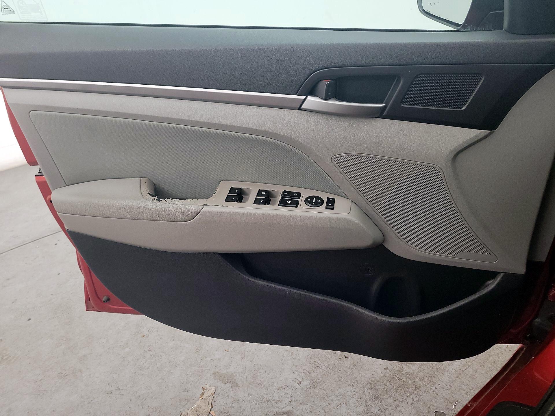 Thumbnail: 2017 Hyundai Elantra - 12