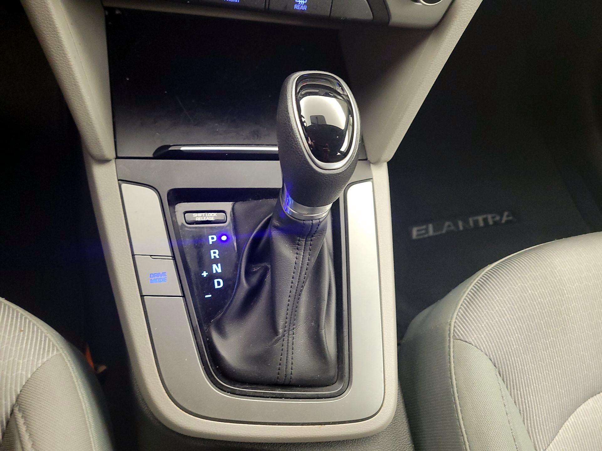 Thumbnail: 2017 Hyundai Elantra - 17