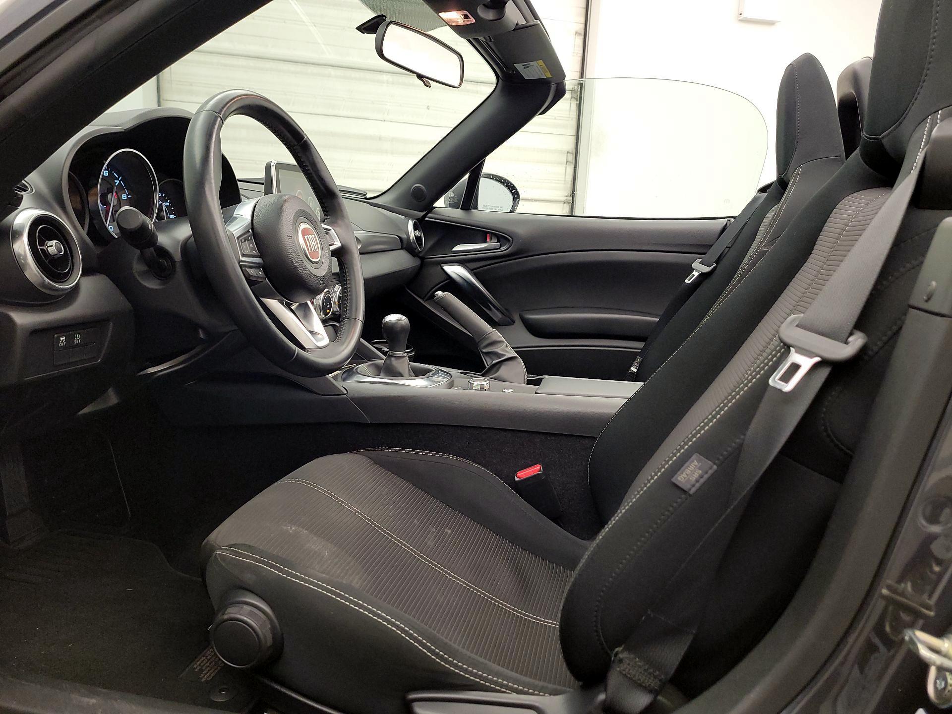 Thumbnail: 2018 Fiat 124 Spider - 11